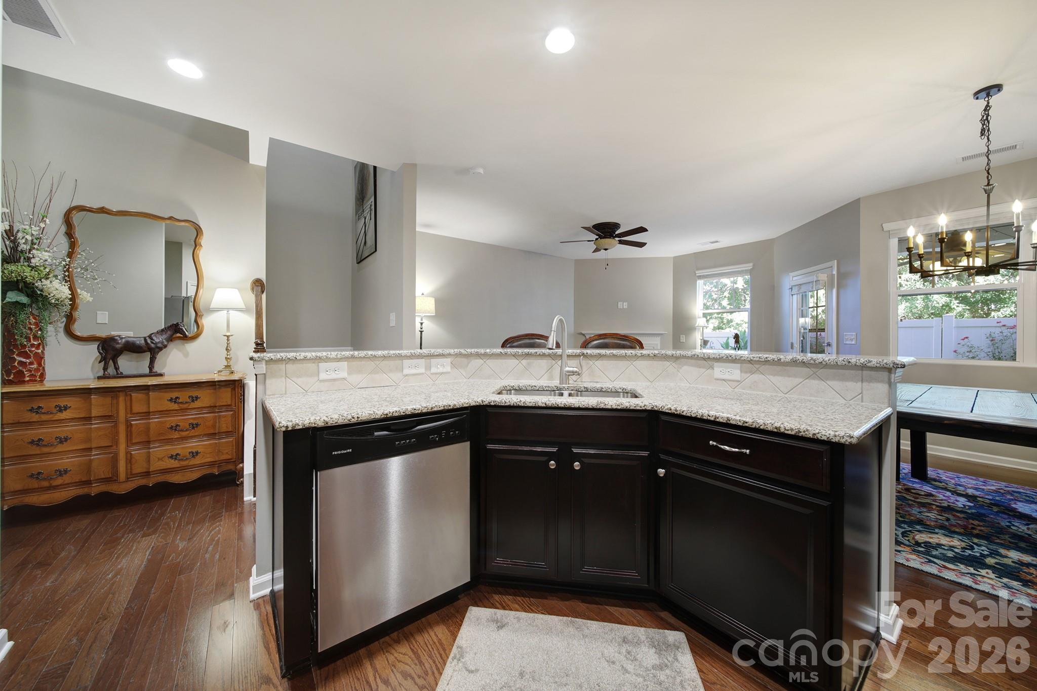 7021 Woodsbay Lane Property Photo 4