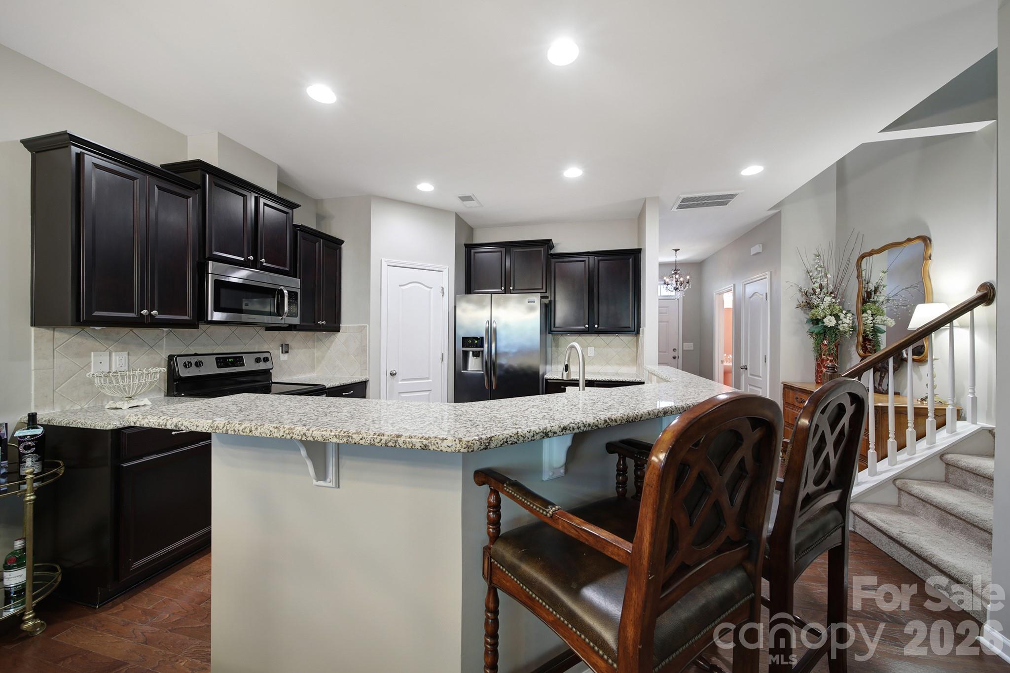 7021 Woodsbay Lane Property Photo 5