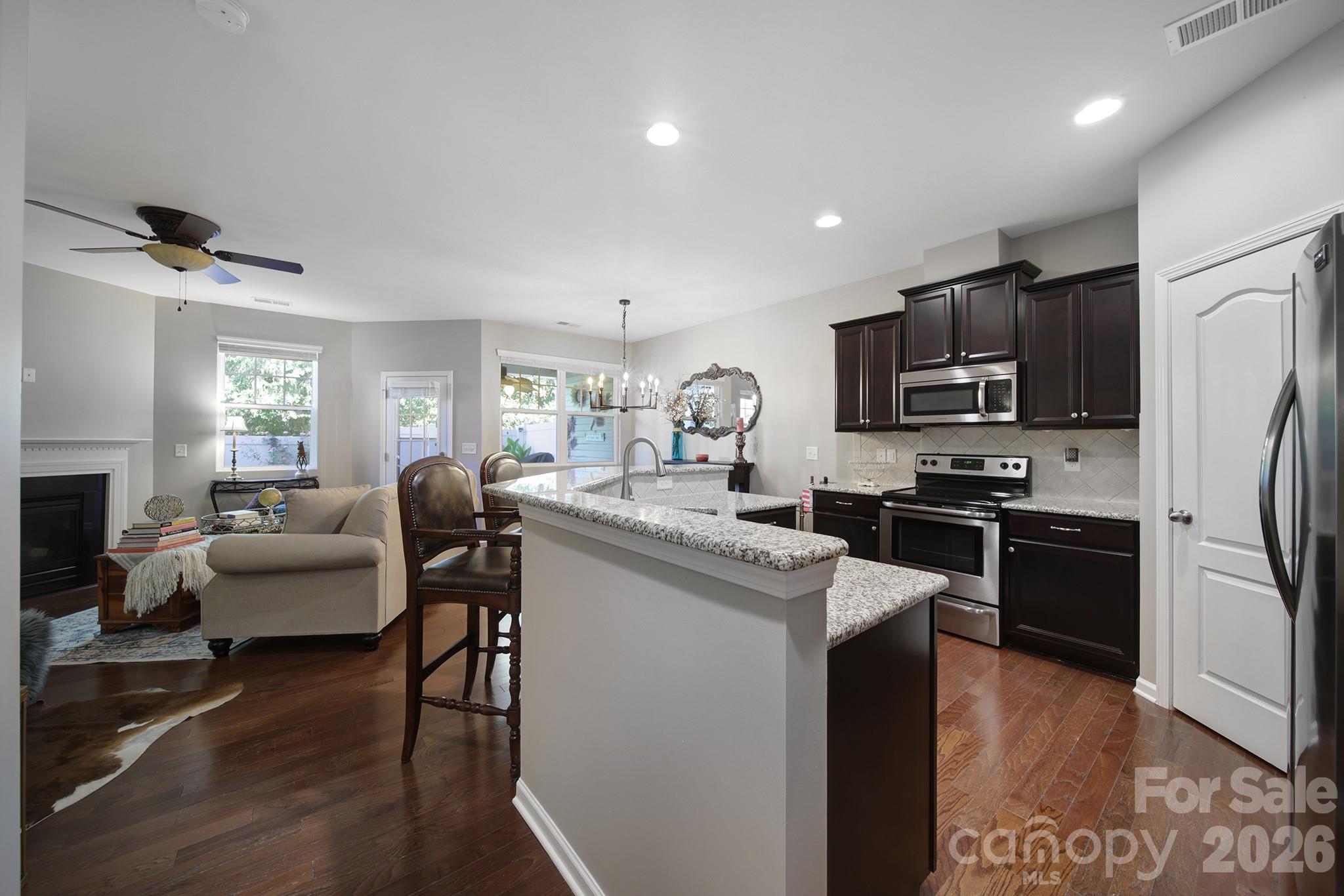 7021 Woodsbay Lane Property Photo 6