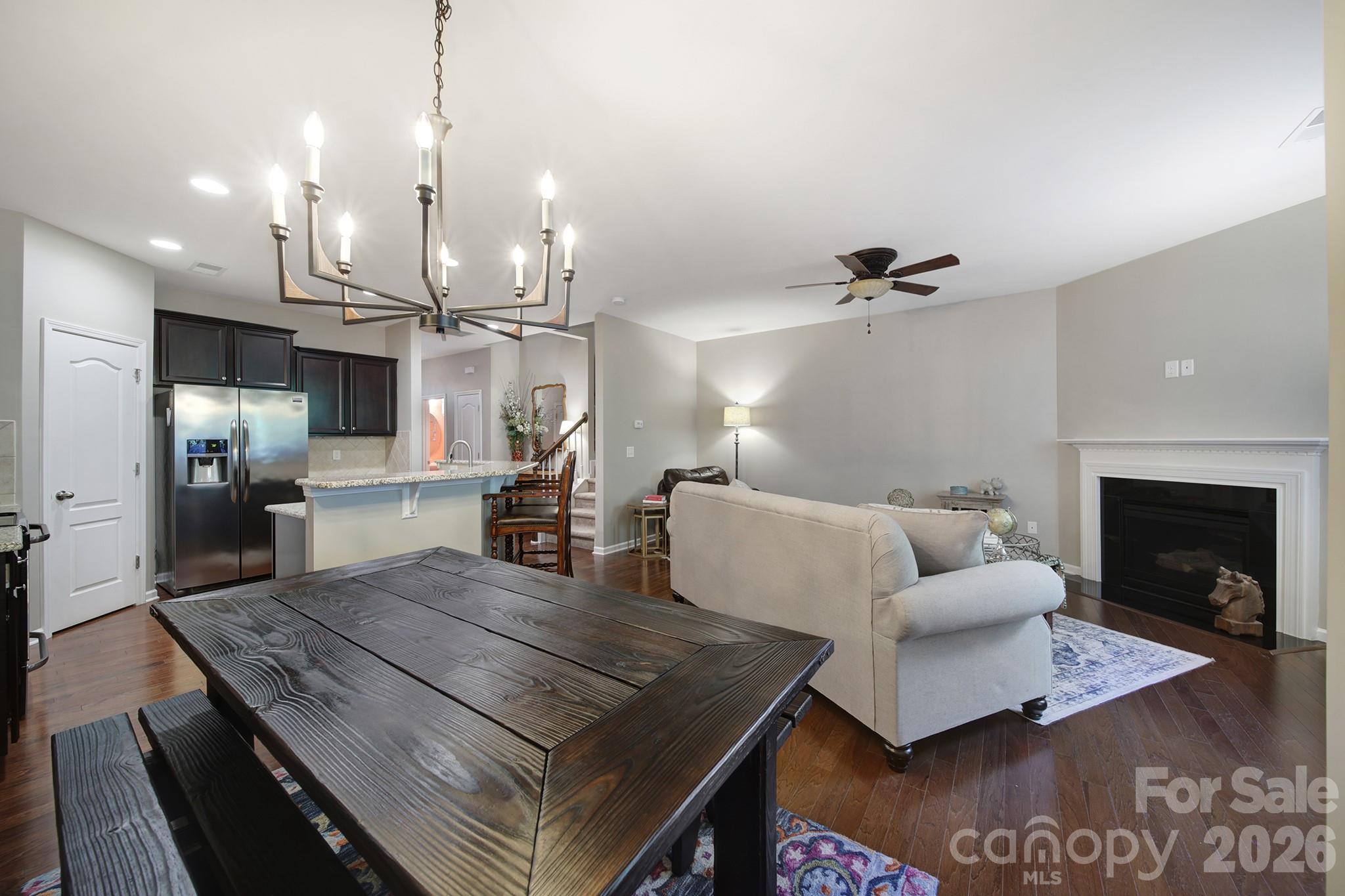 7021 Woodsbay Lane Property Photo 7