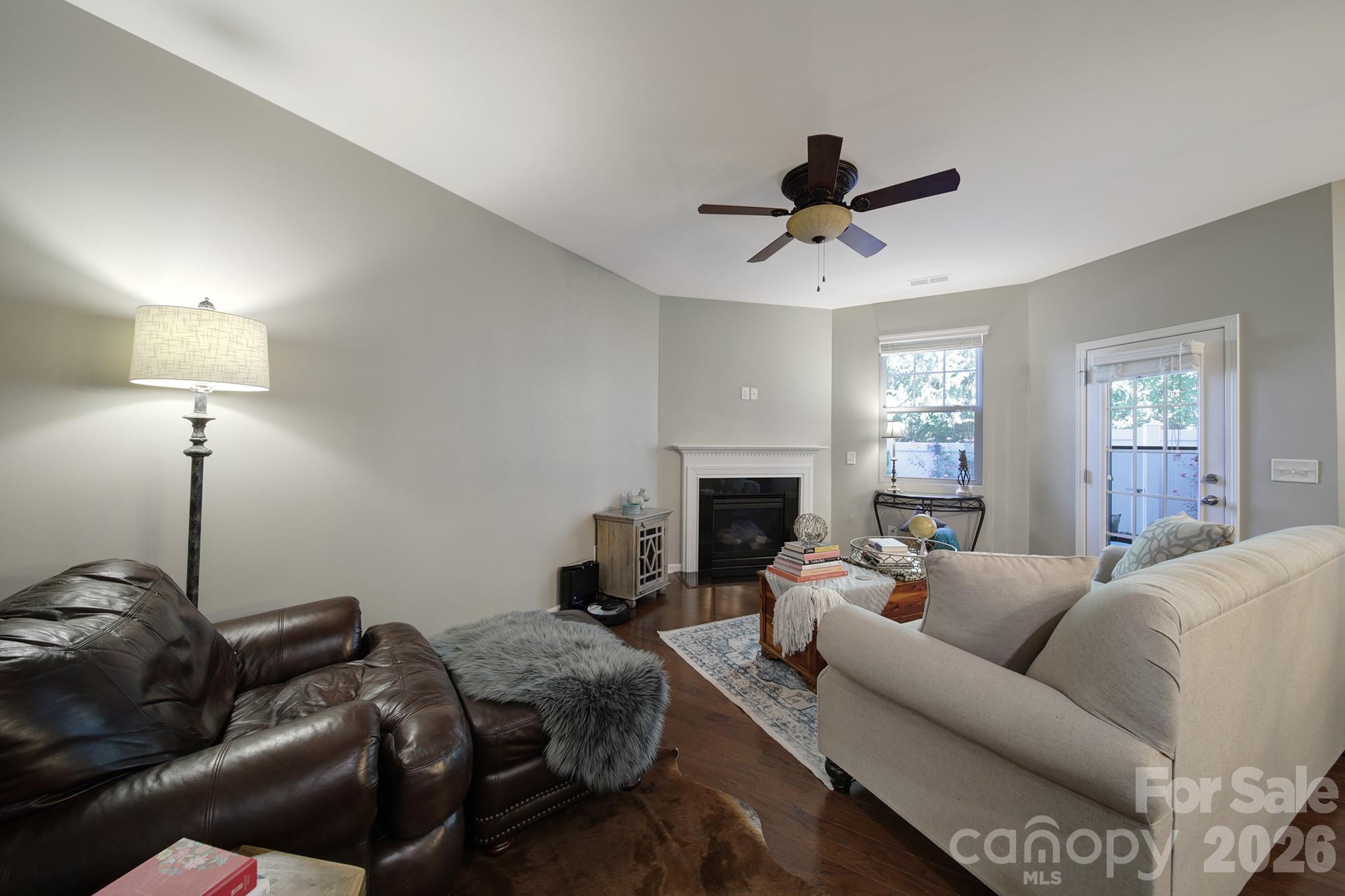 7021 Woodsbay Lane Property Photo 8