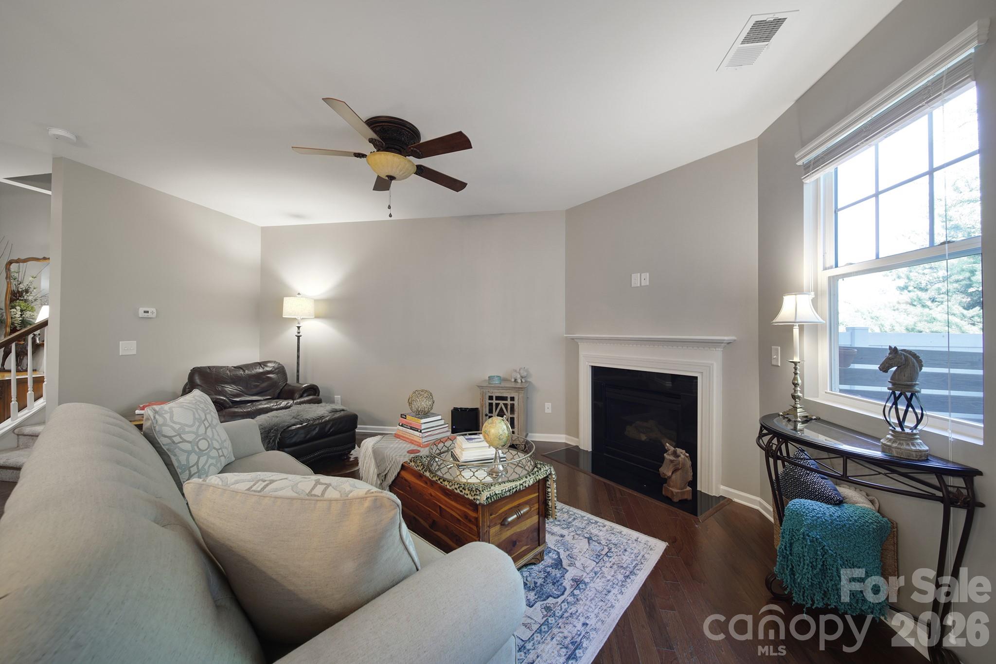 7021 Woodsbay Lane Property Photo 9