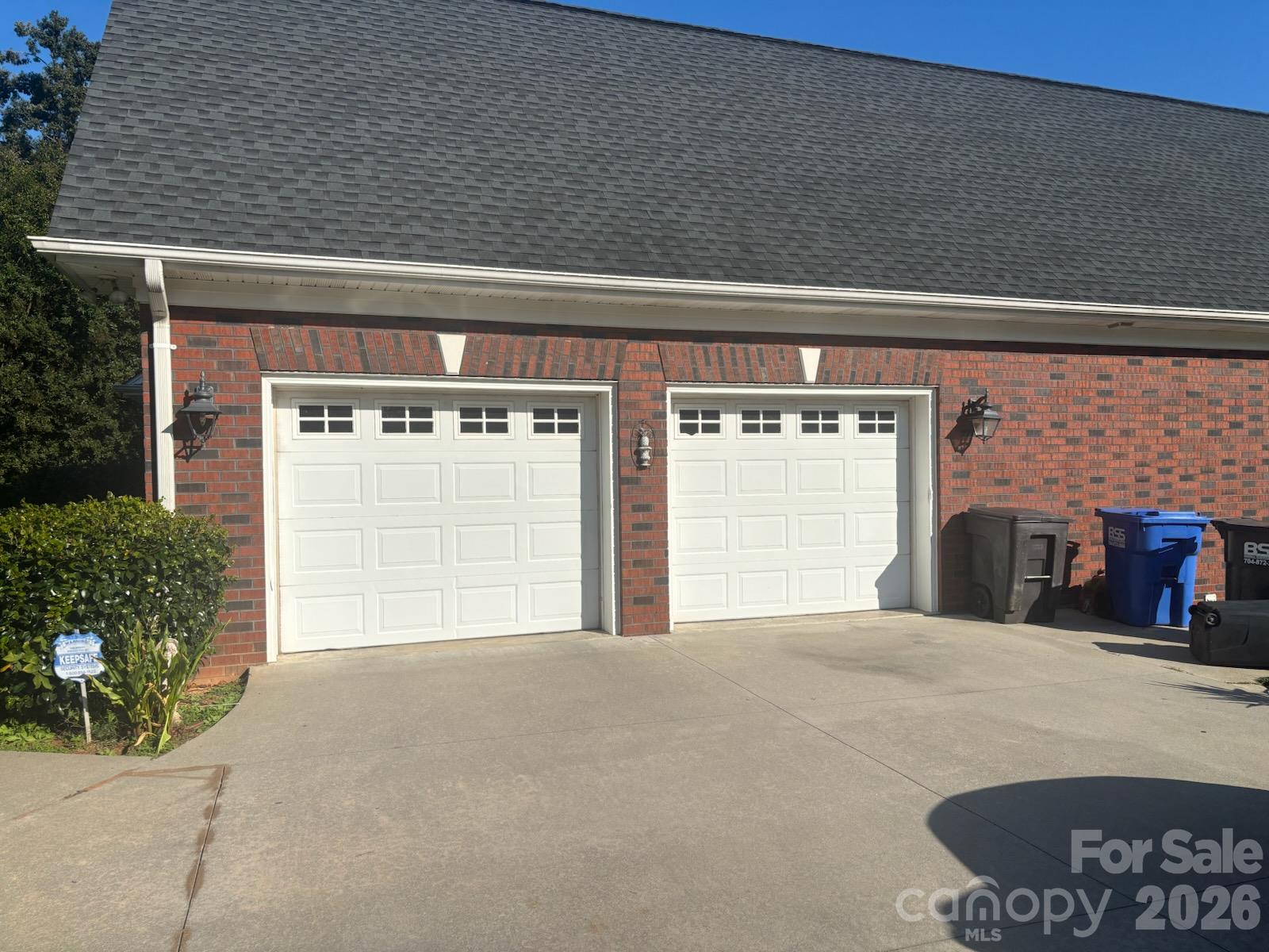 122 Upper Oak Drive Property Photo 3