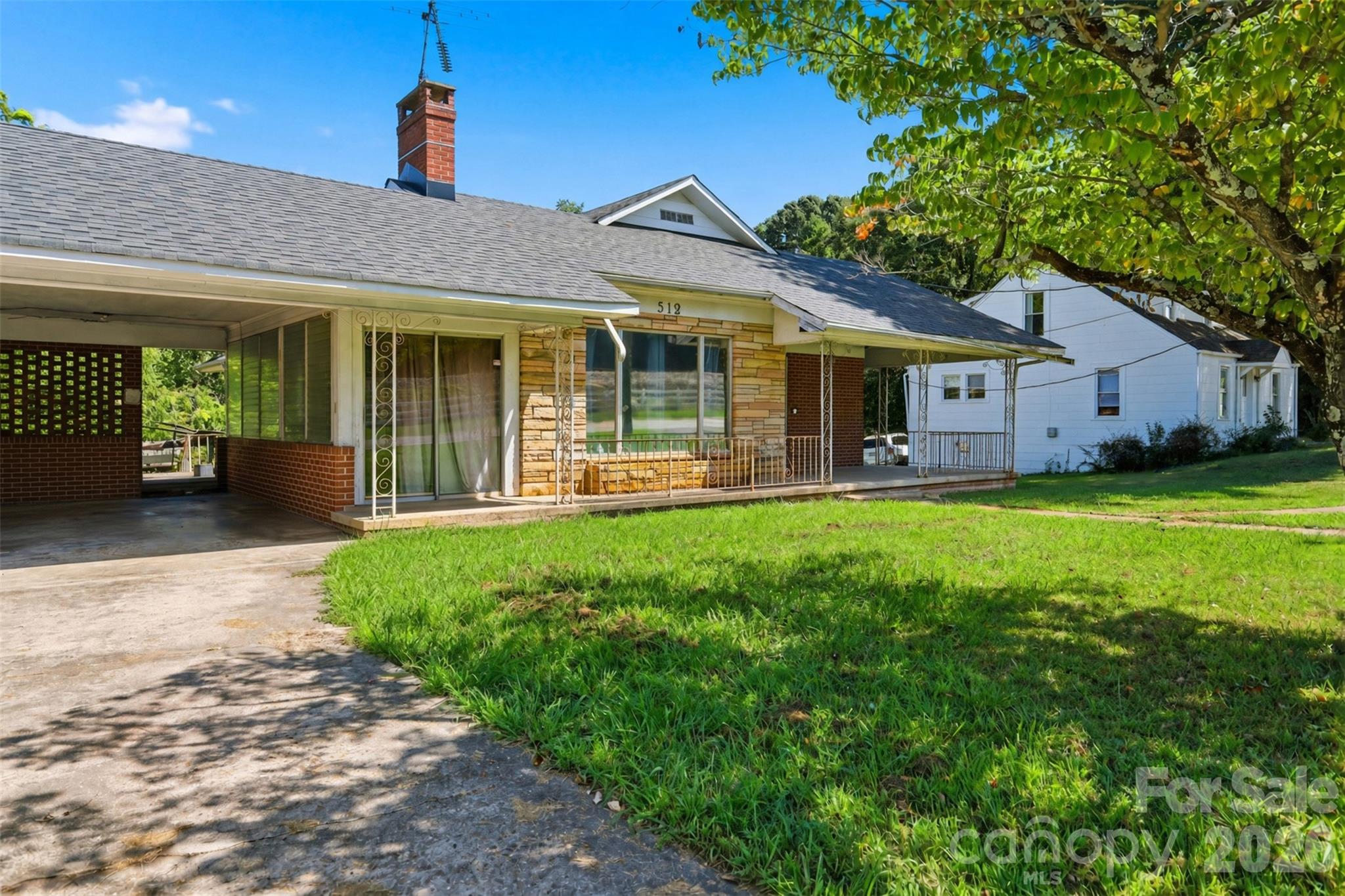 512 1st Street Property Photo 1