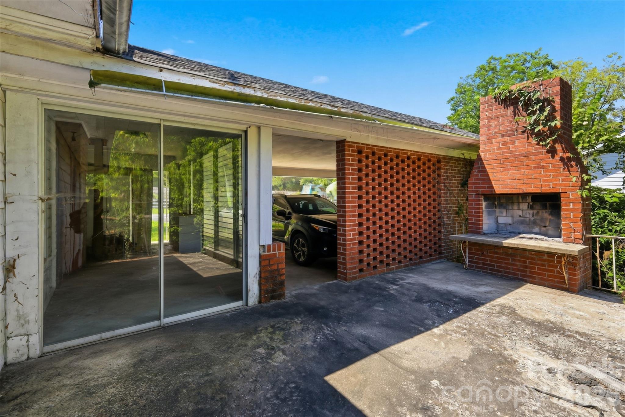 512 1st Street Property Photo 2