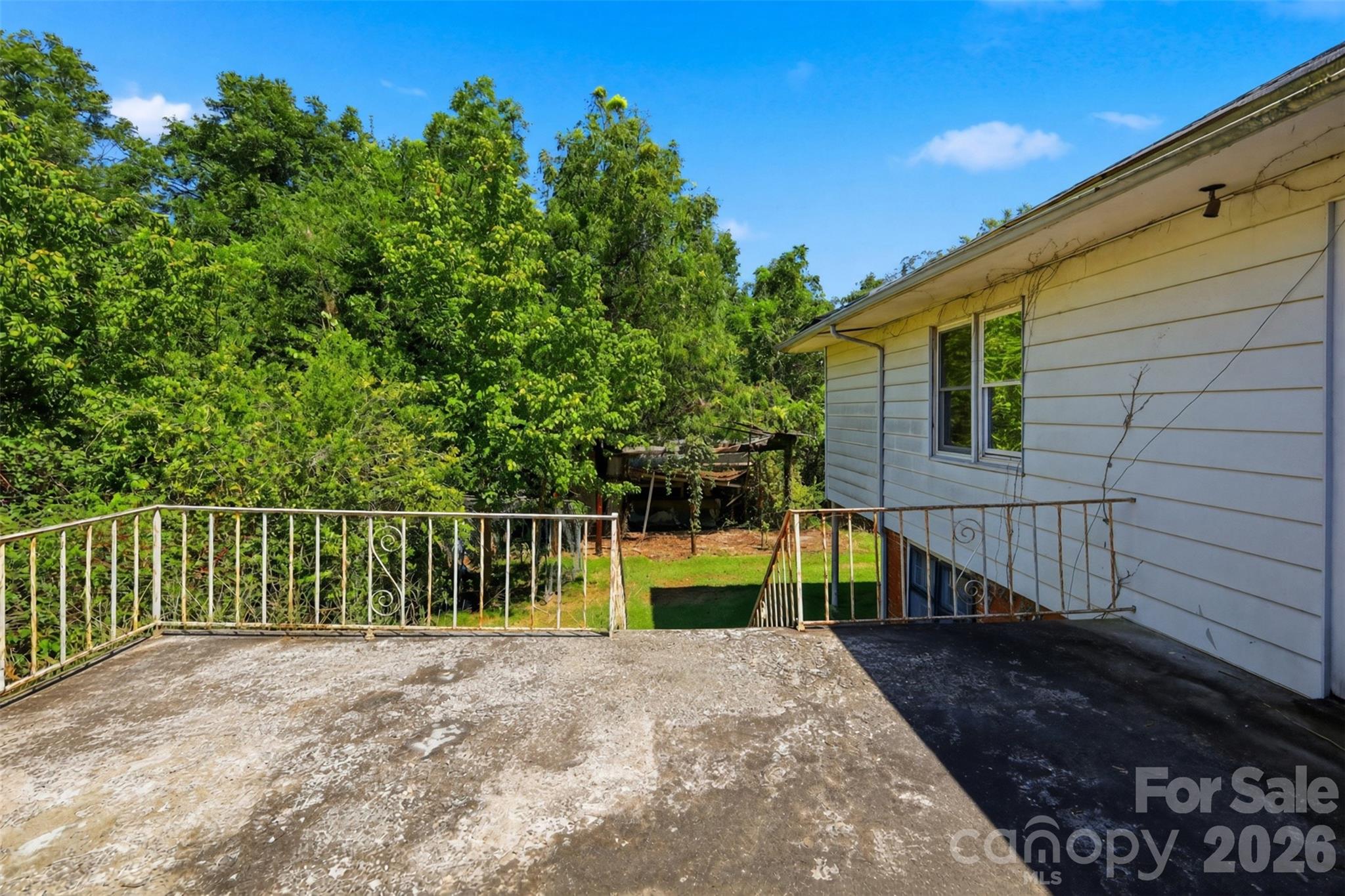 512 1st Street Property Photo 3