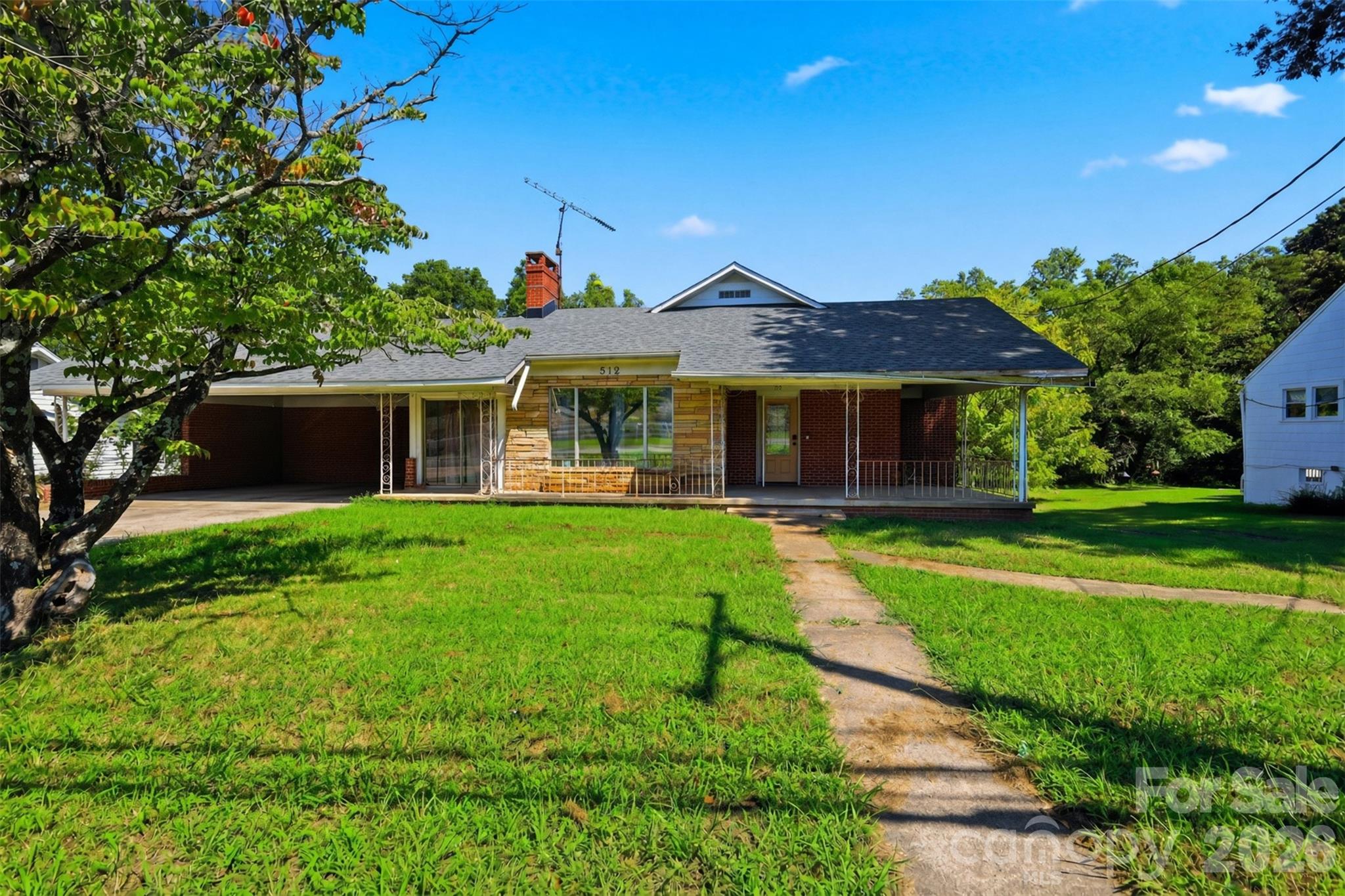 512 1st Street Property Photo 4