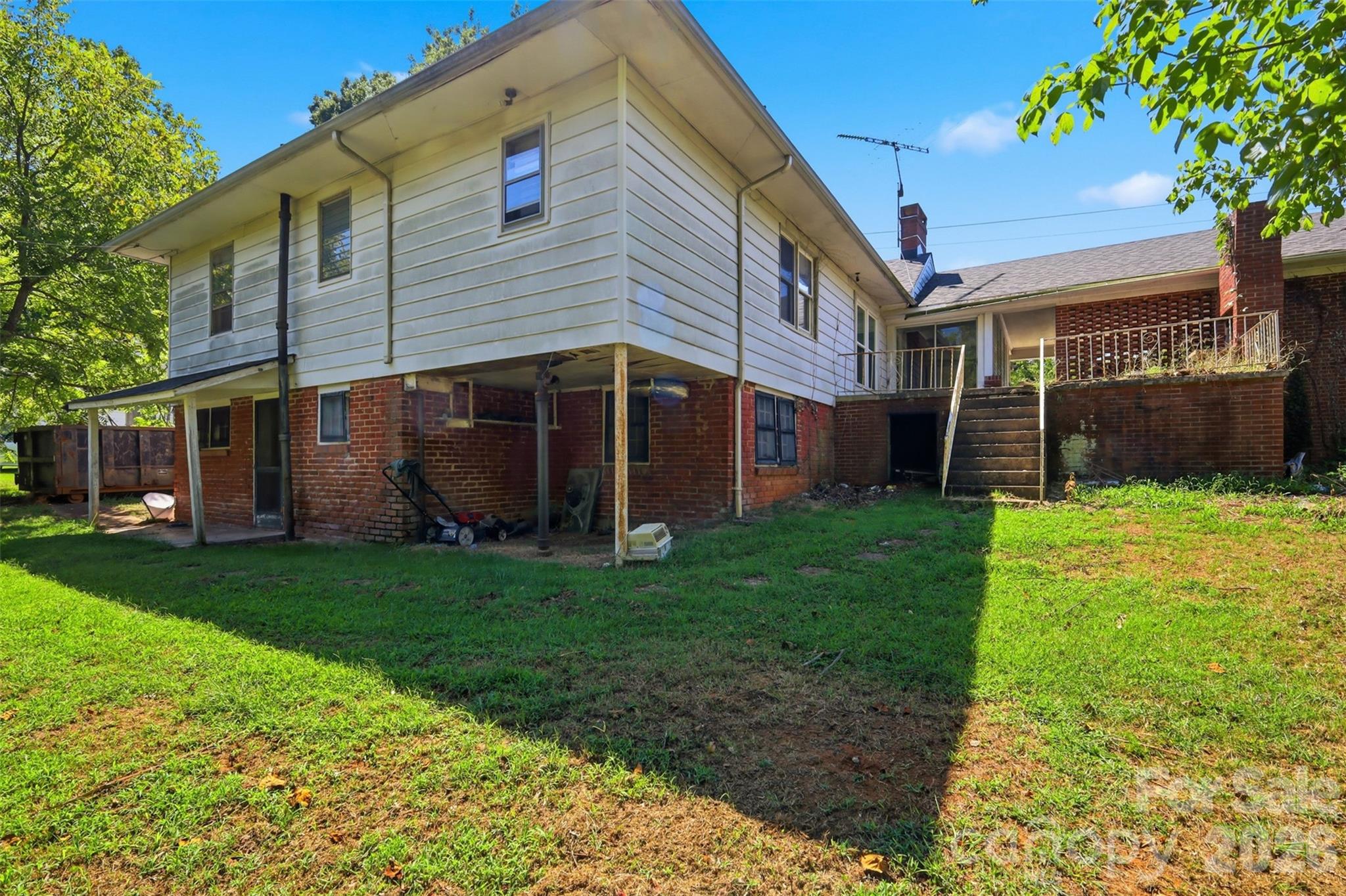 512 1st Street Property Photo 7
