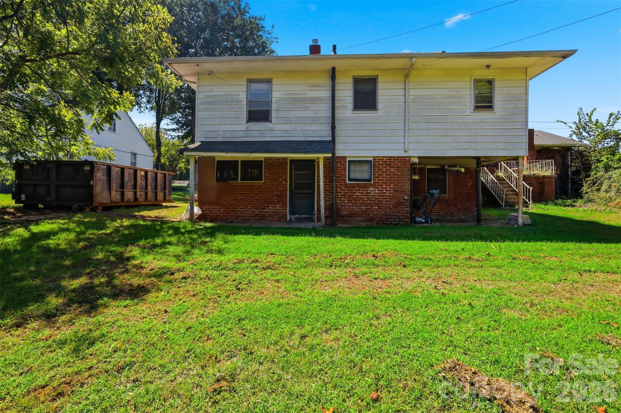 512 1st Street Property Photo 8