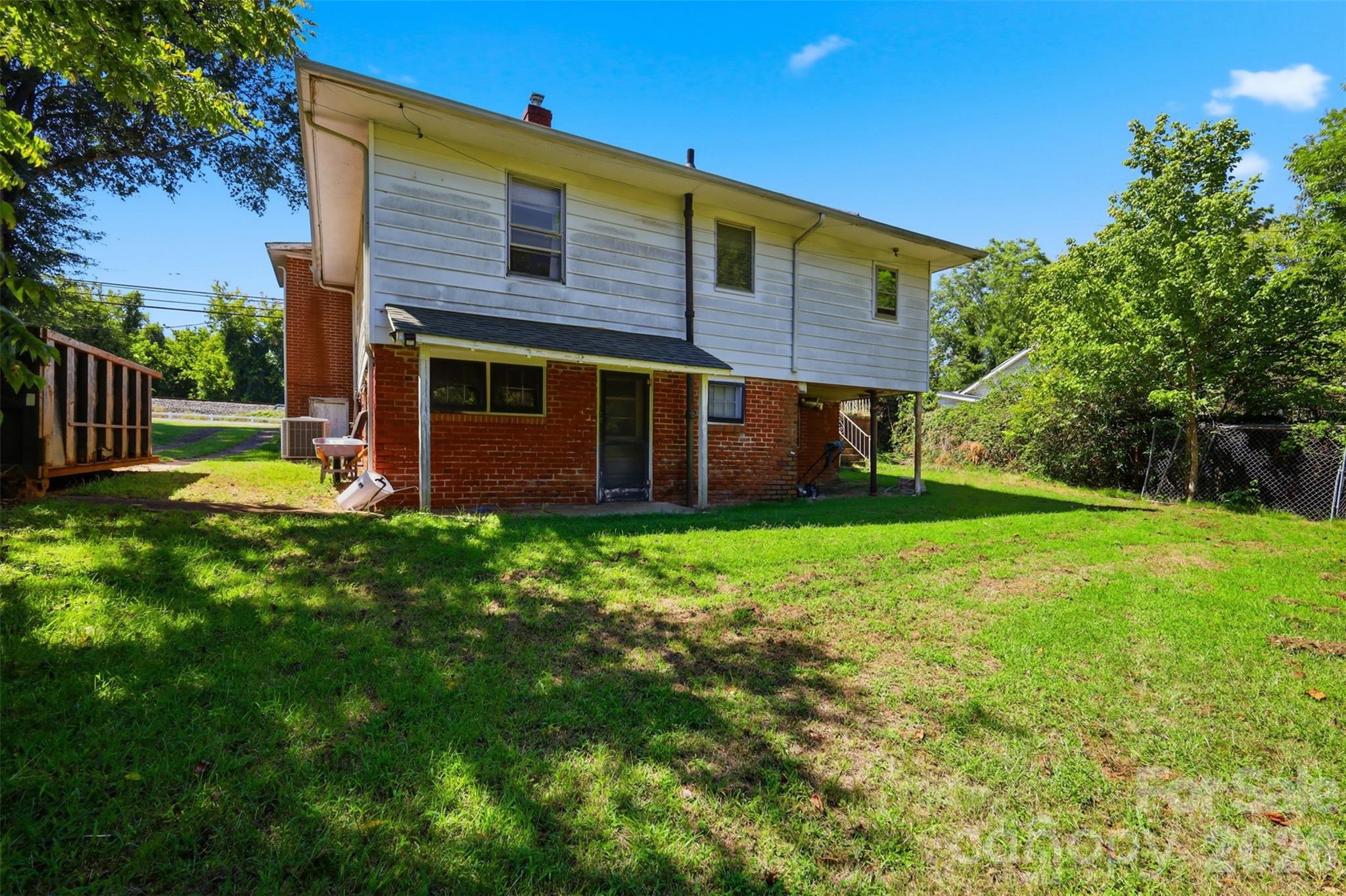 512 1st Street Property Photo 9