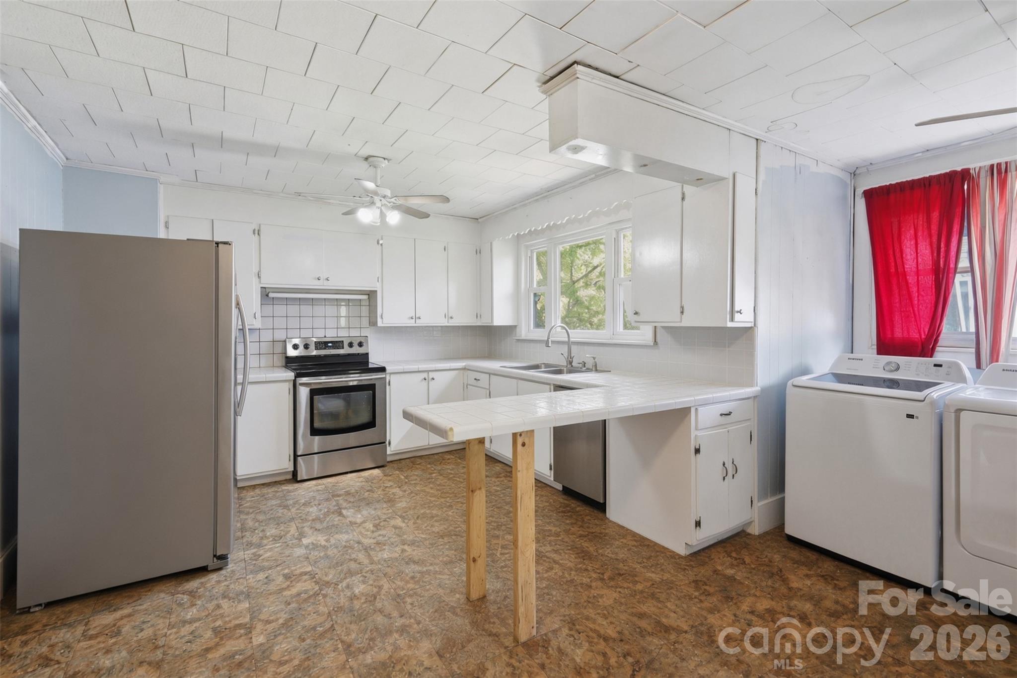 512 1st Street Property Photo 19