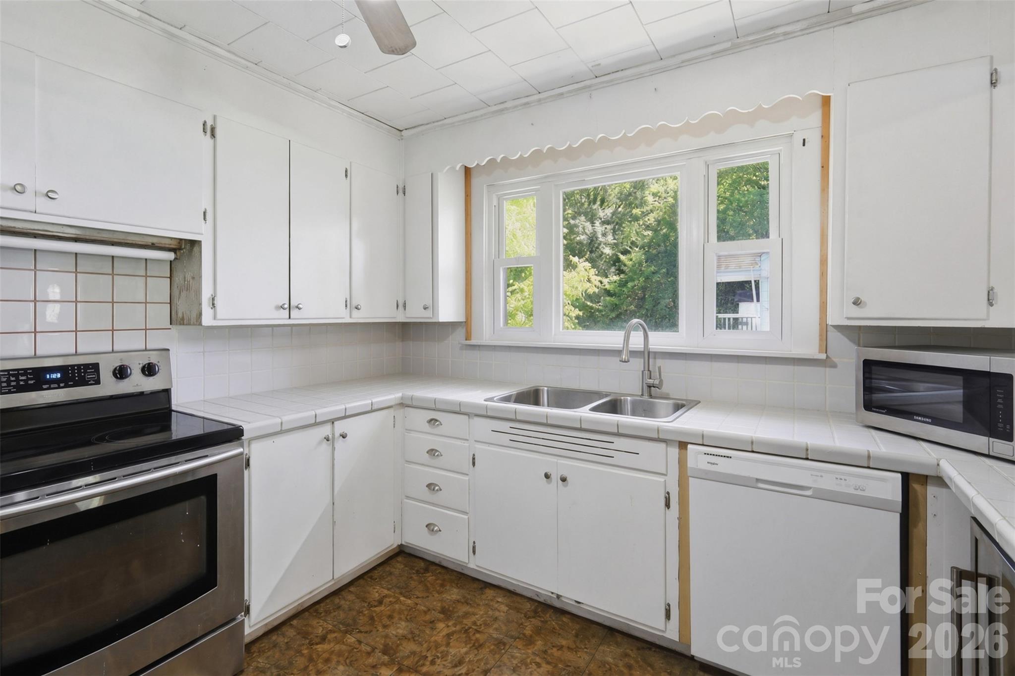 512 1st Street Property Photo 22