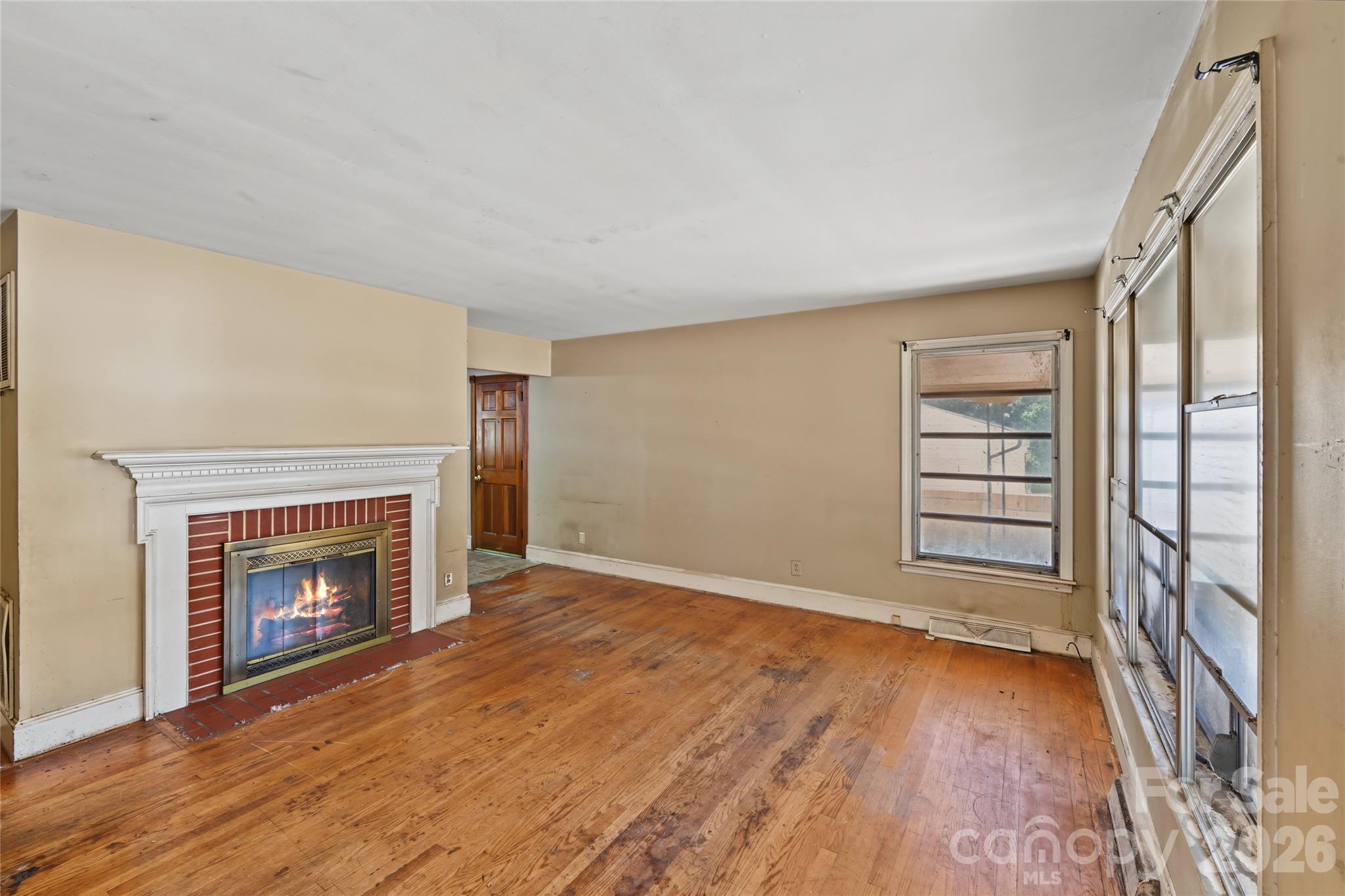 803 S Bragg Street Property Photo 2
