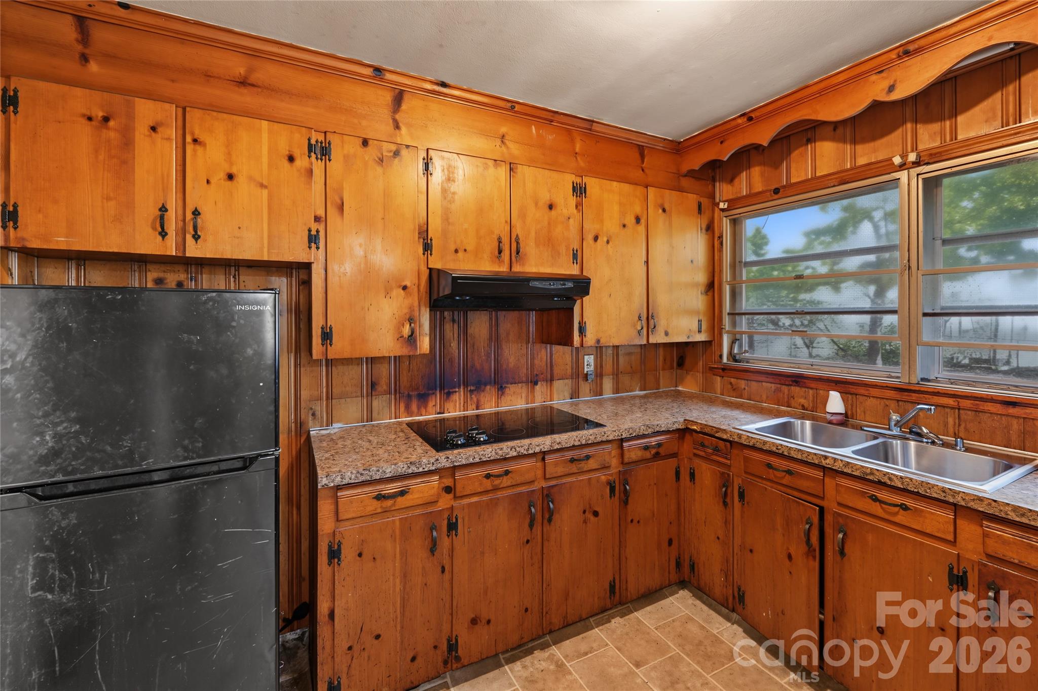 803 S Bragg Street Property Photo 3