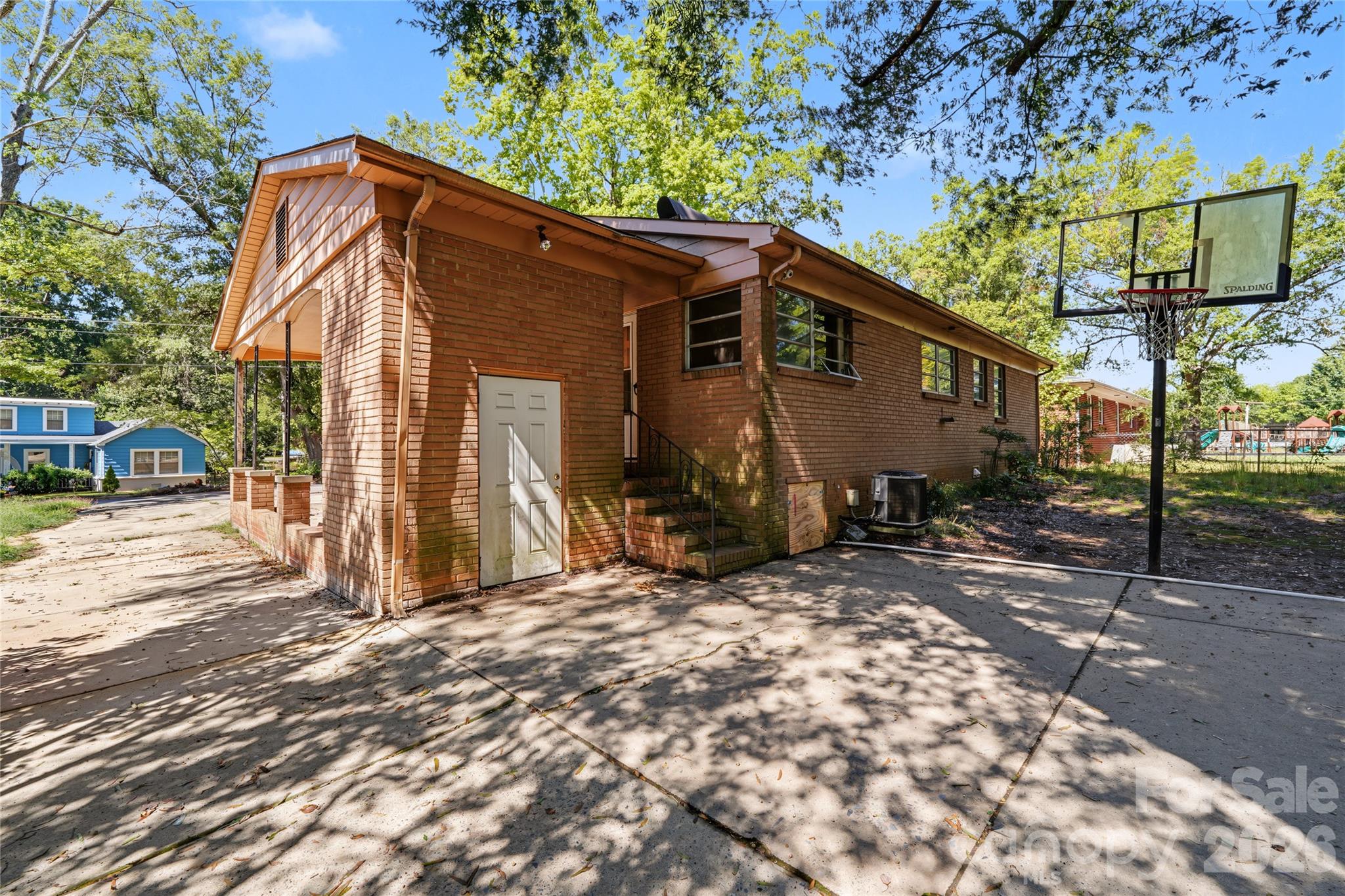 803 S Bragg Street Property Photo 5