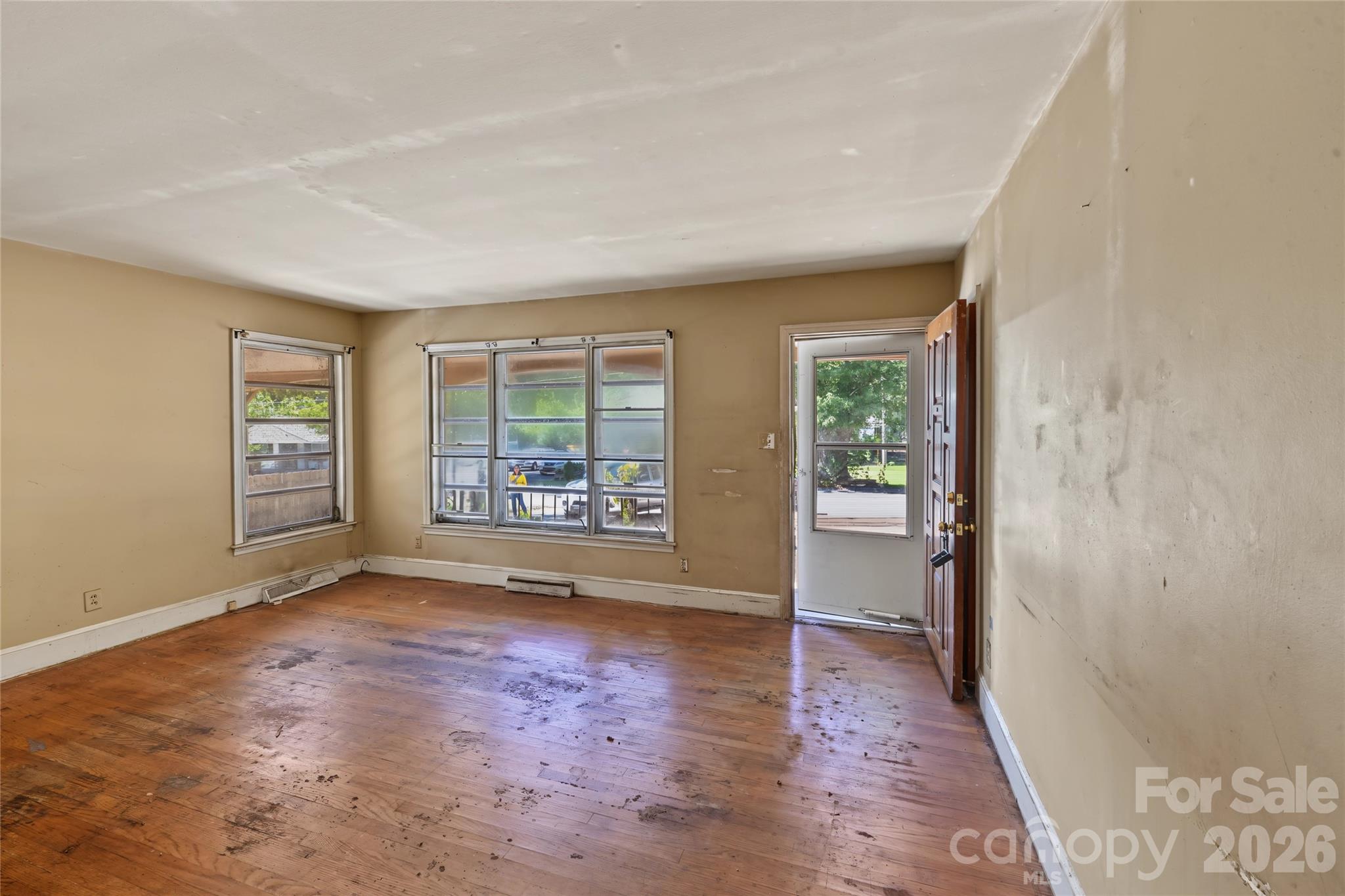 803 S Bragg Street Property Photo 8