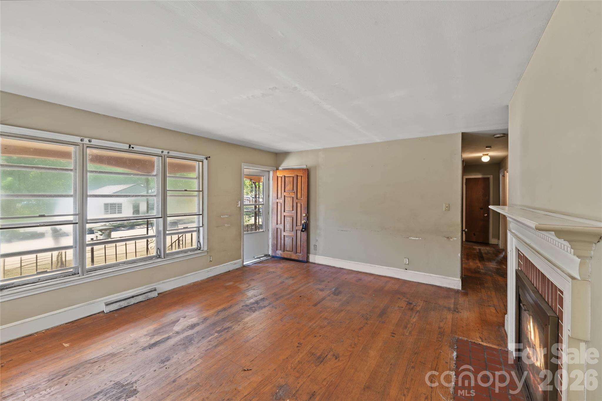 803 S Bragg Street Property Photo 9
