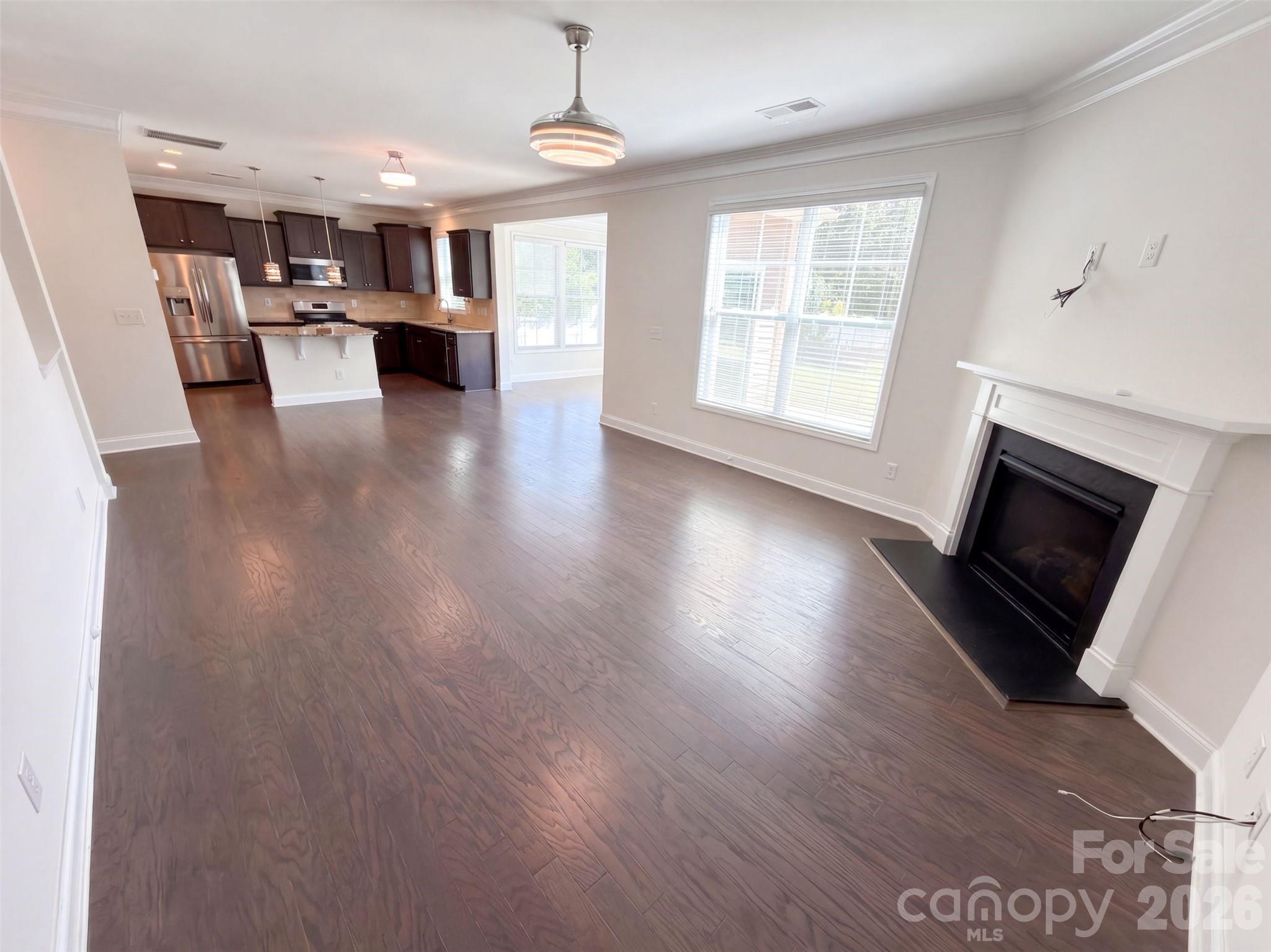 5015 Sea Cliff Lane Property Photo 3