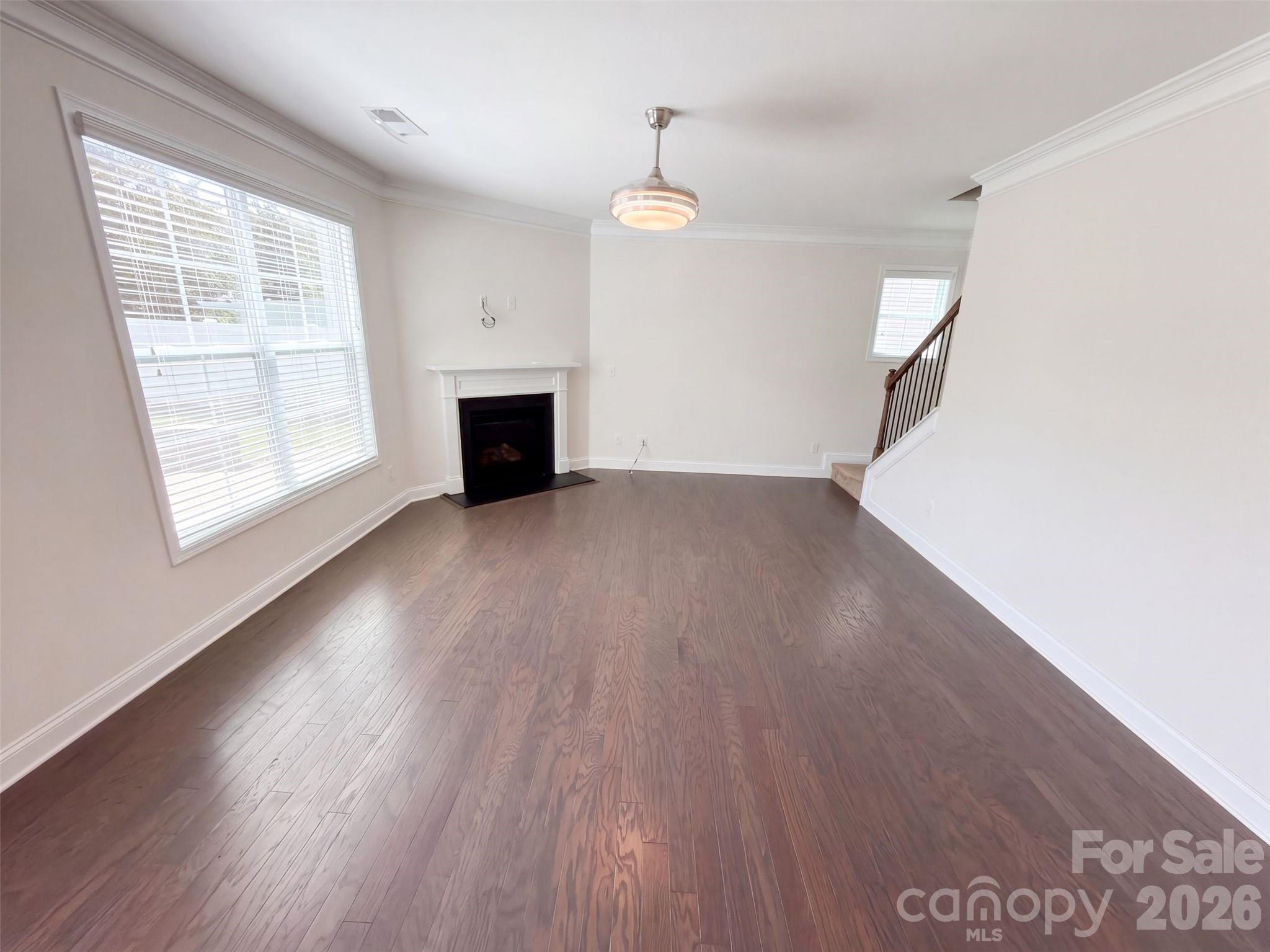 5015 Sea Cliff Lane Property Photo 6
