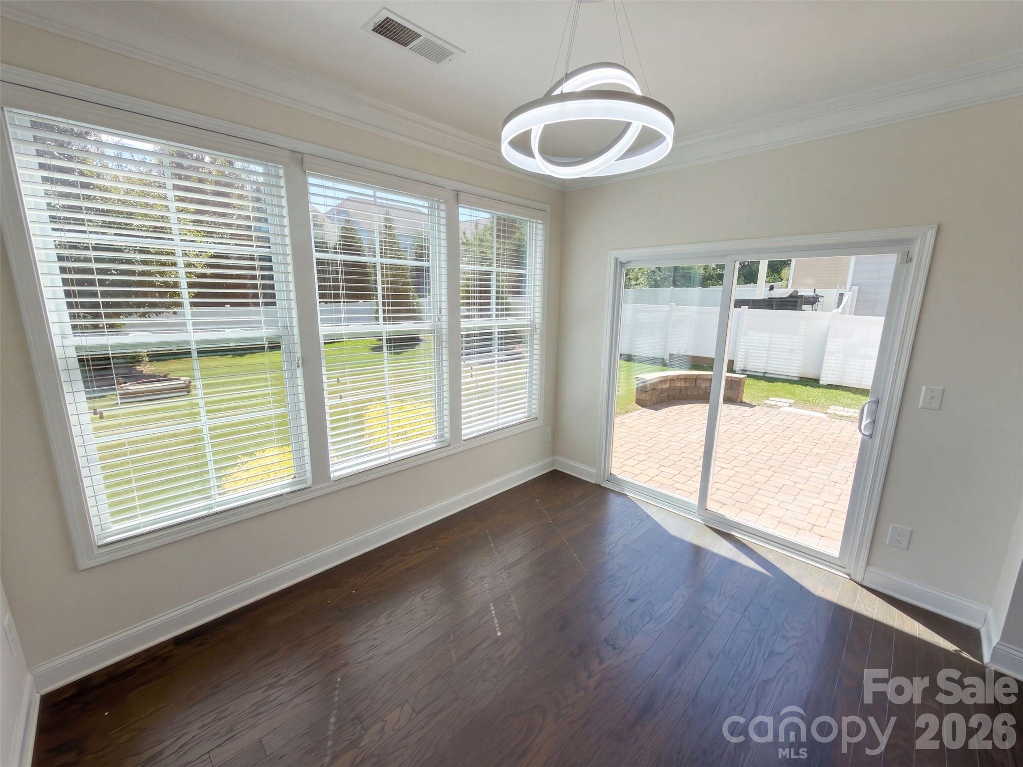 5015 Sea Cliff Lane Property Photo 7