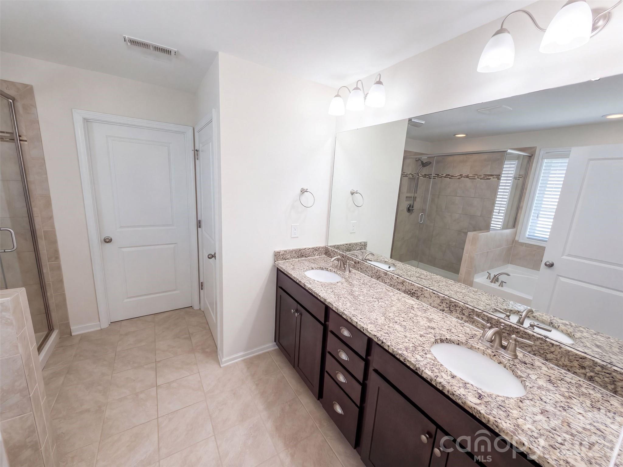 5015 Sea Cliff Lane Property Photo 12