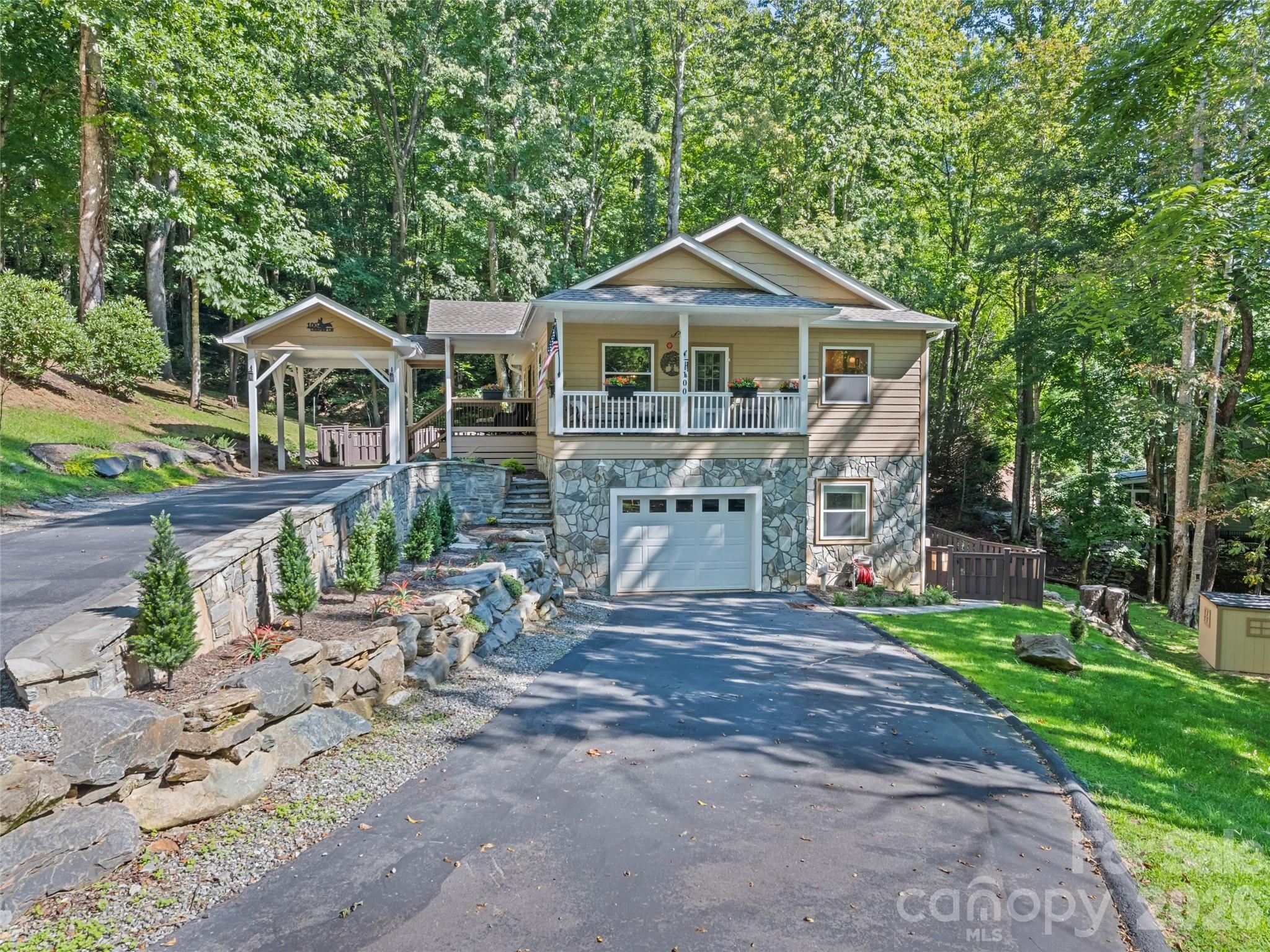 100 Loafer Lane Property Photo 1
