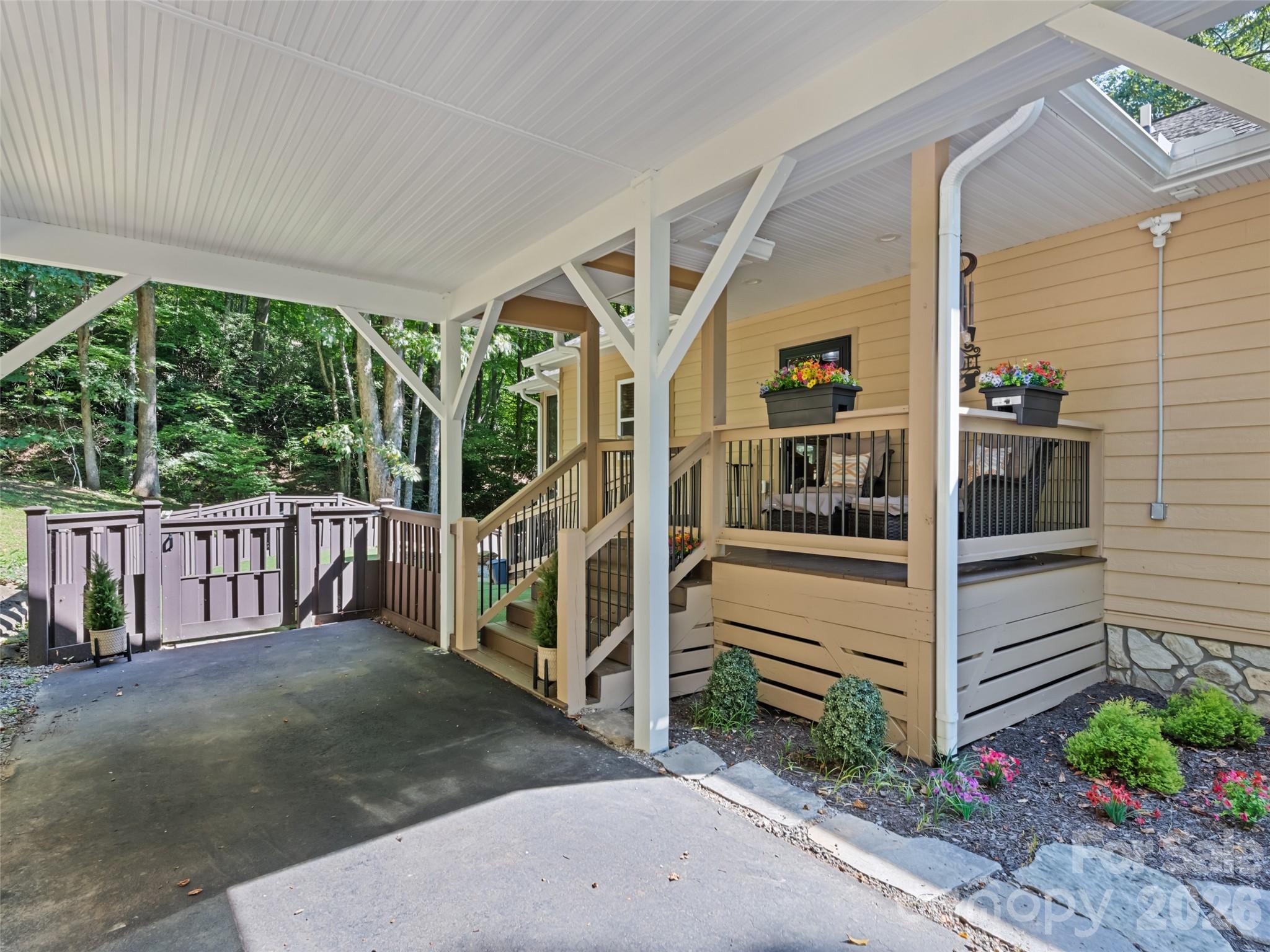 100 Loafer Lane Property Photo 7