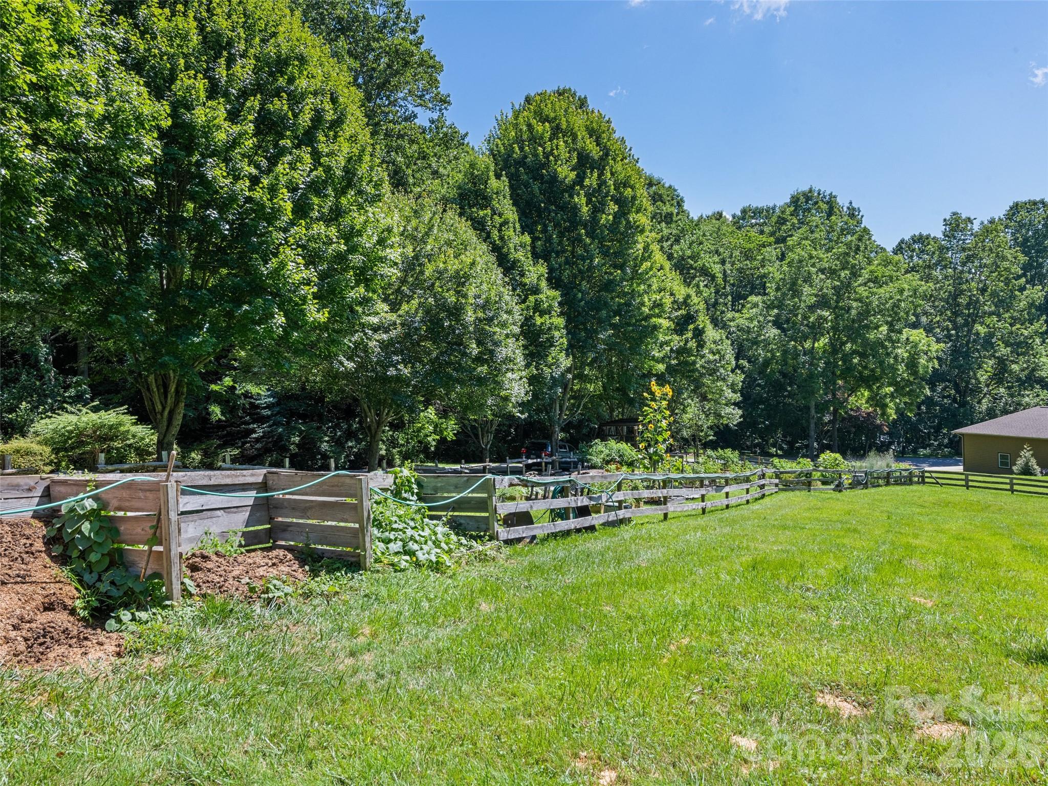 100 Loafer Lane Property Photo 44