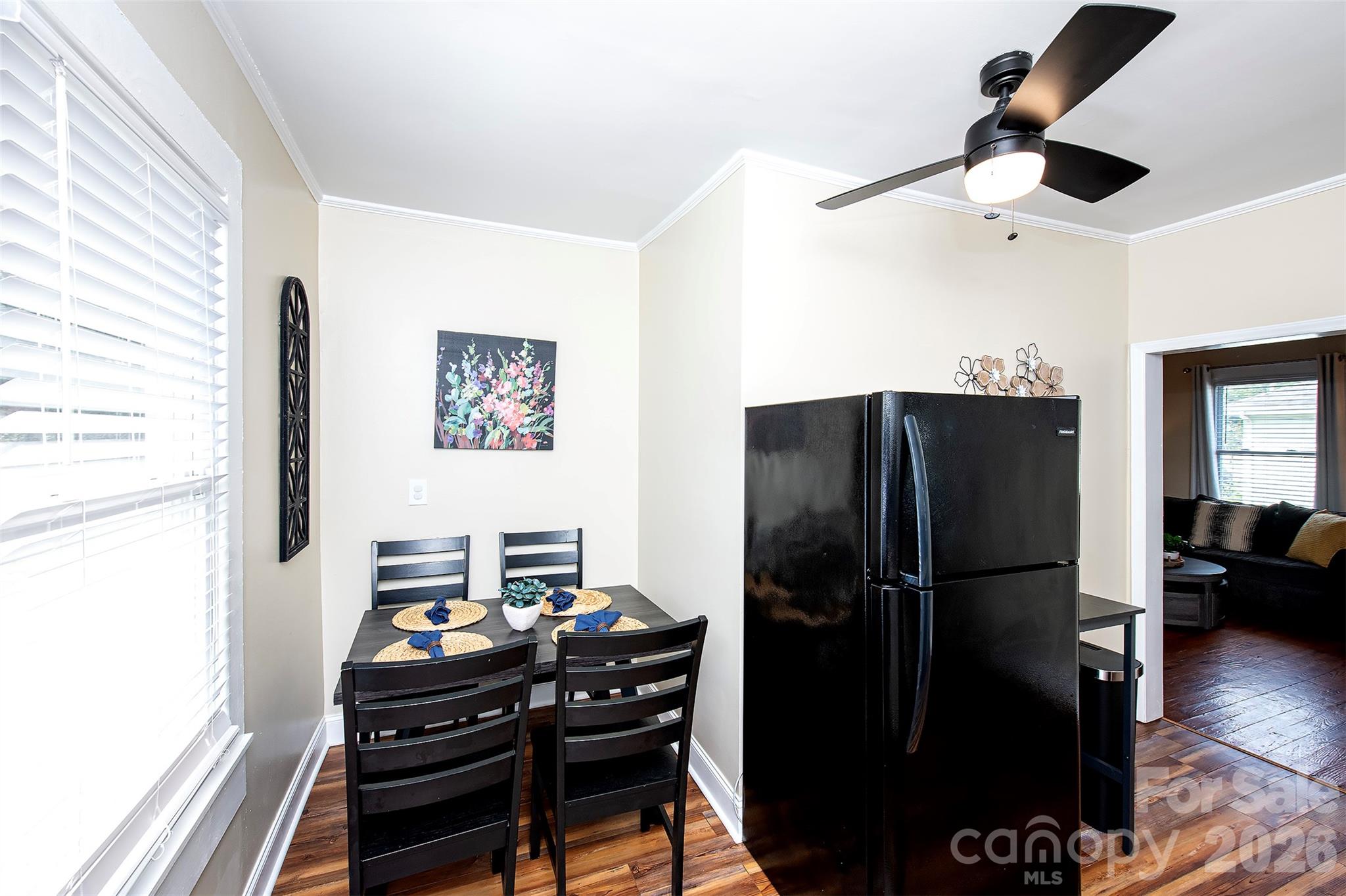 1525 Perfection Avenue Property Photo 9