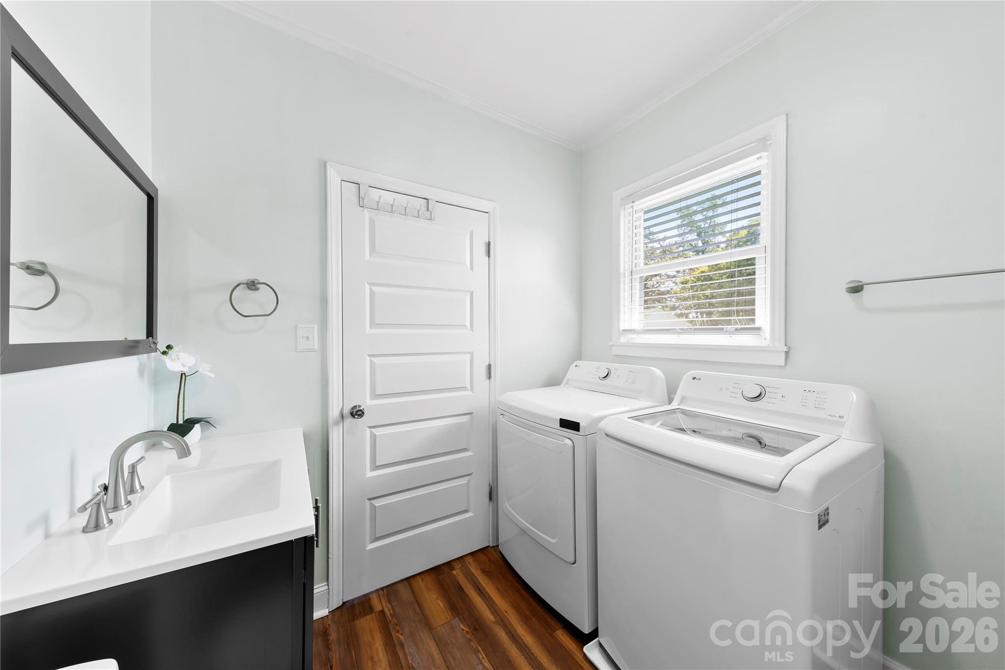 1525 Perfection Avenue Property Photo 13