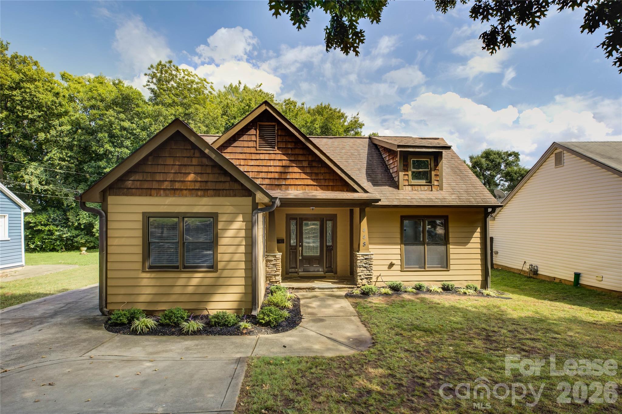 448 N Summit Avenue Property Photo 1