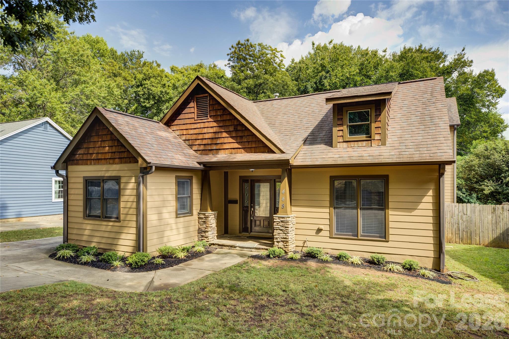 448 N Summit Avenue Property Photo 3