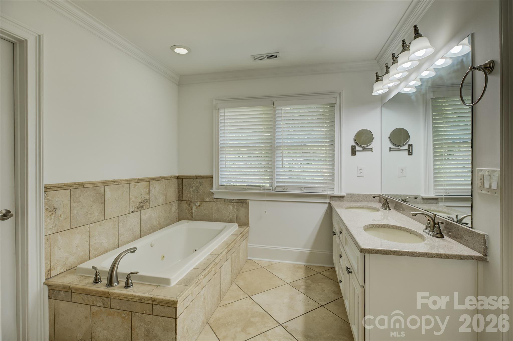 448 N Summit Avenue Property Photo 34