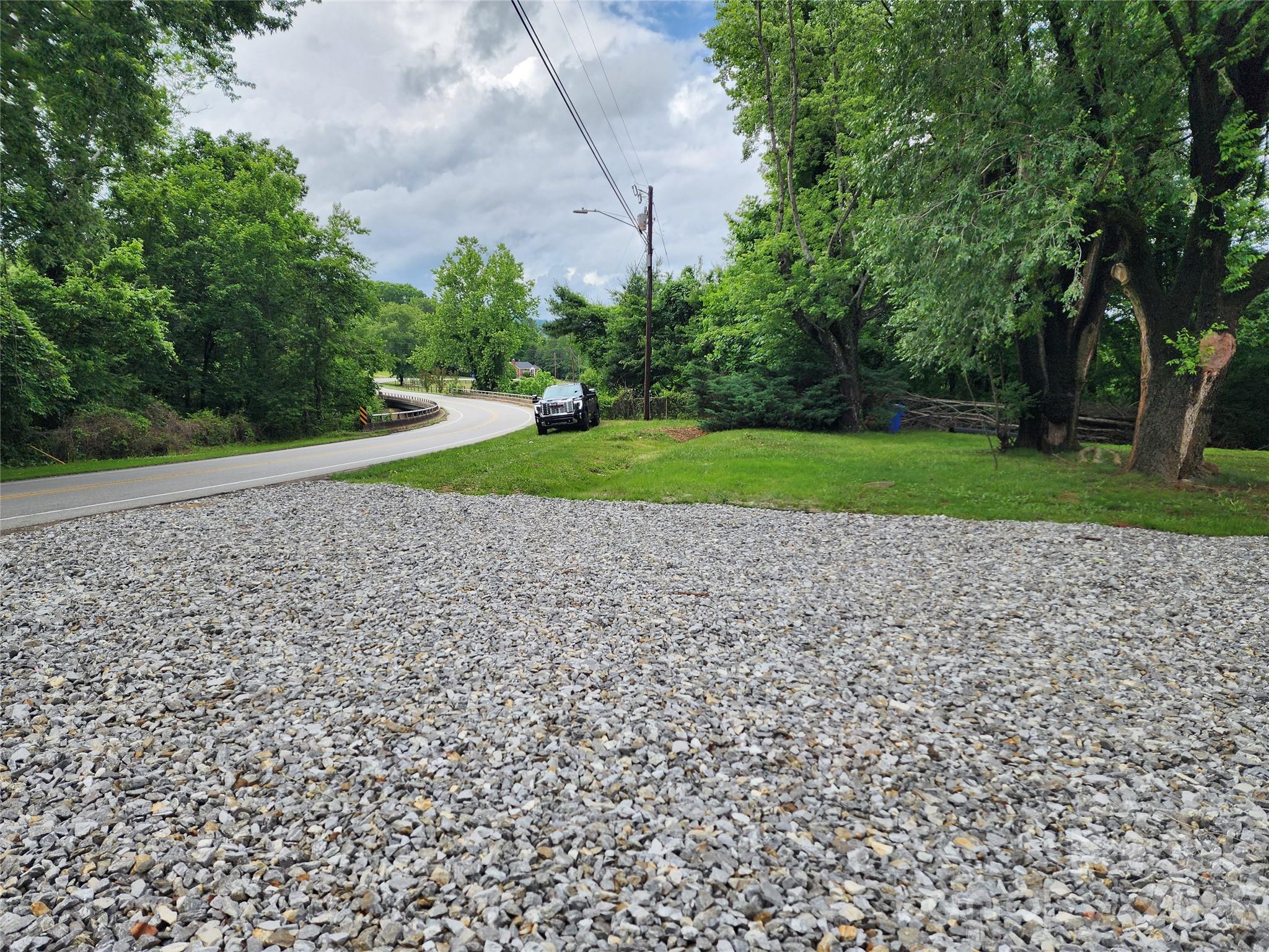 68 S Bear Creek Road Property Photo 3