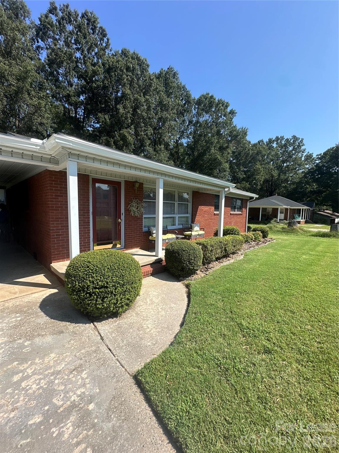 74 Fleetwood Drive Property Photo 2
