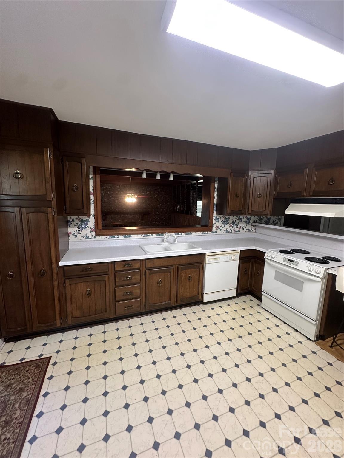 74 Fleetwood Drive Property Photo 4