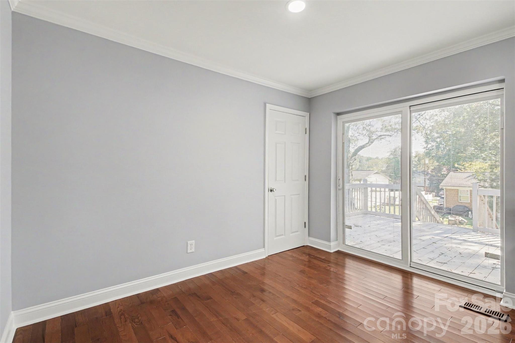 2920 Glendale Avenue Property Photo 8
