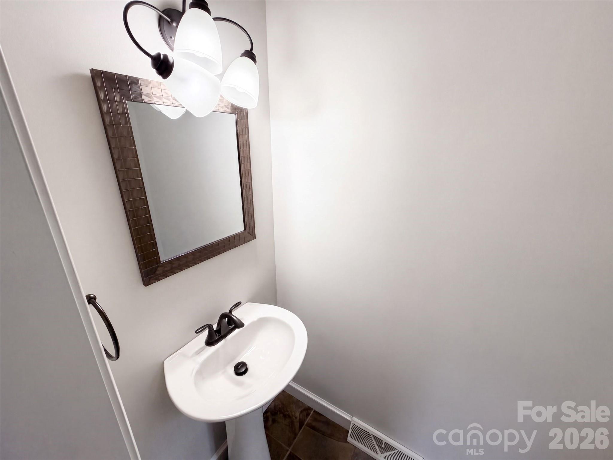 1527 Burnley Road Property Photo 12