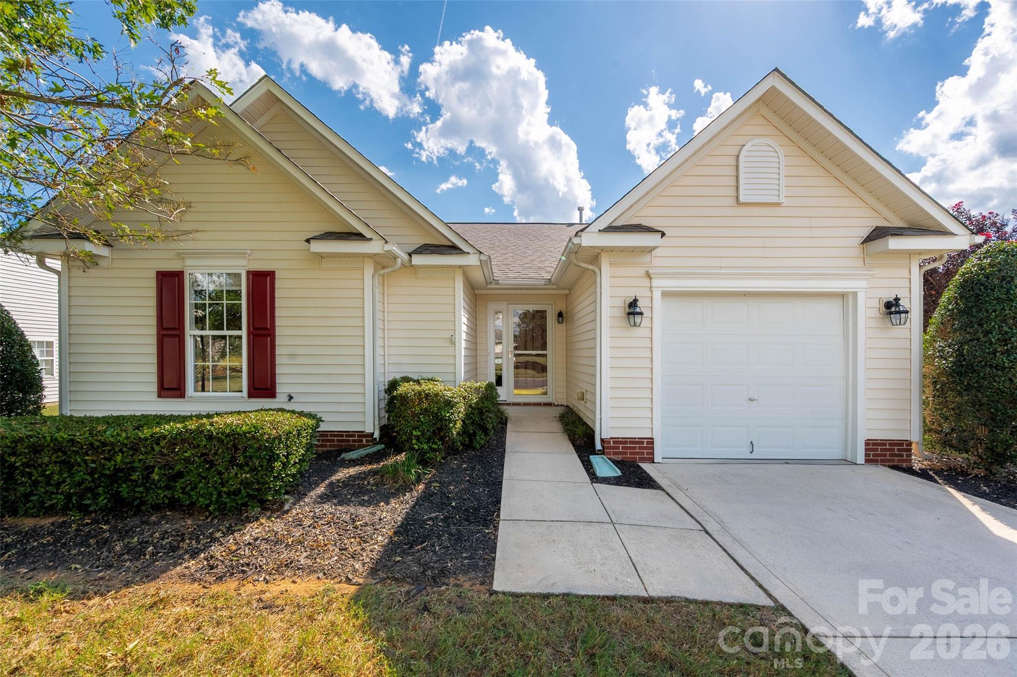 1011 Holly Villa Circle Property Photo 1