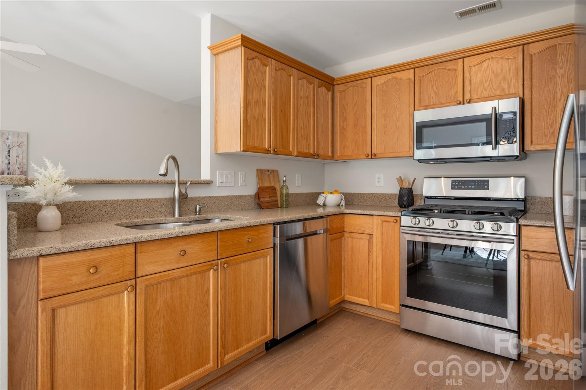 1011 Holly Villa Circle Property Photo 8