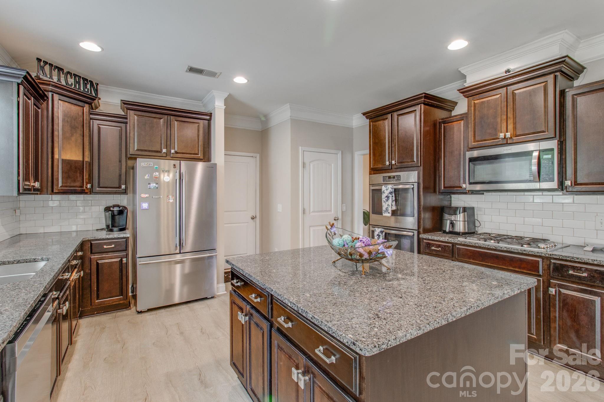 613 Scarlet Baby Drive Property Photo 7