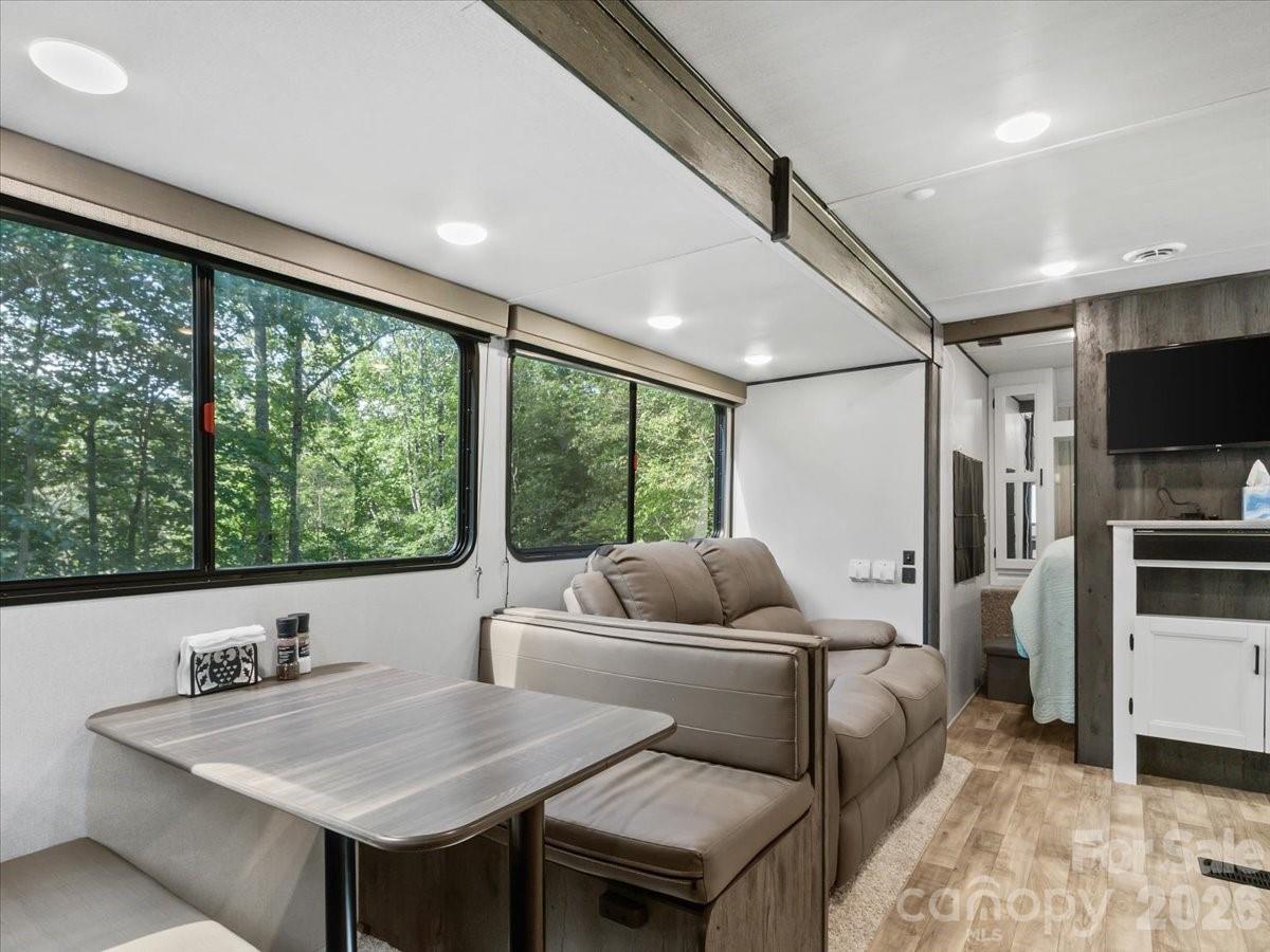 997 Hoot Owl Road Property Photo 7