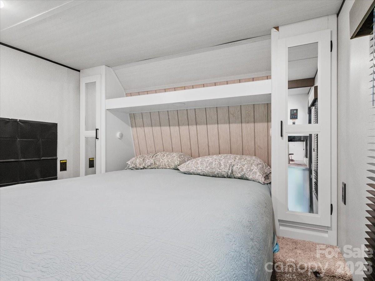 997 Hoot Owl Road Property Photo 9