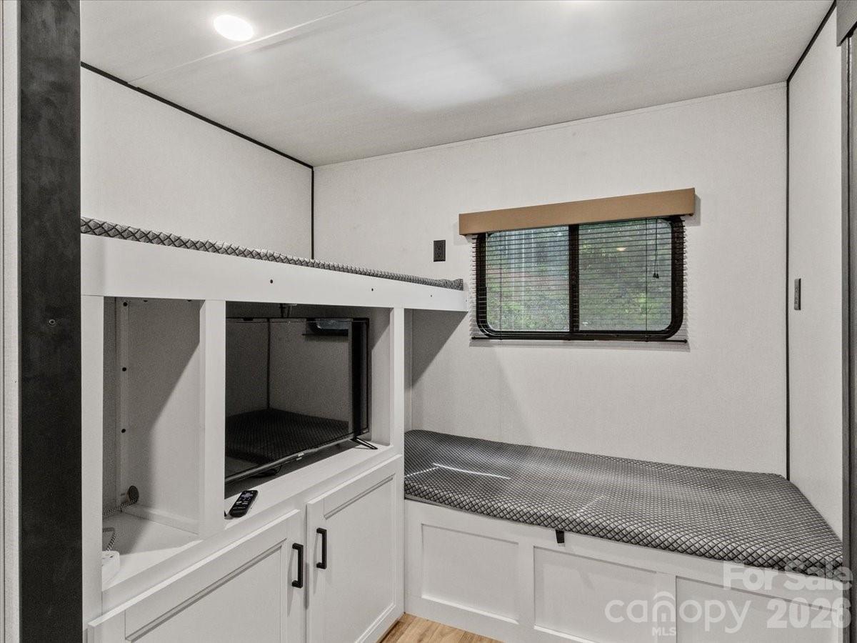 997 Hoot Owl Road Property Photo 12