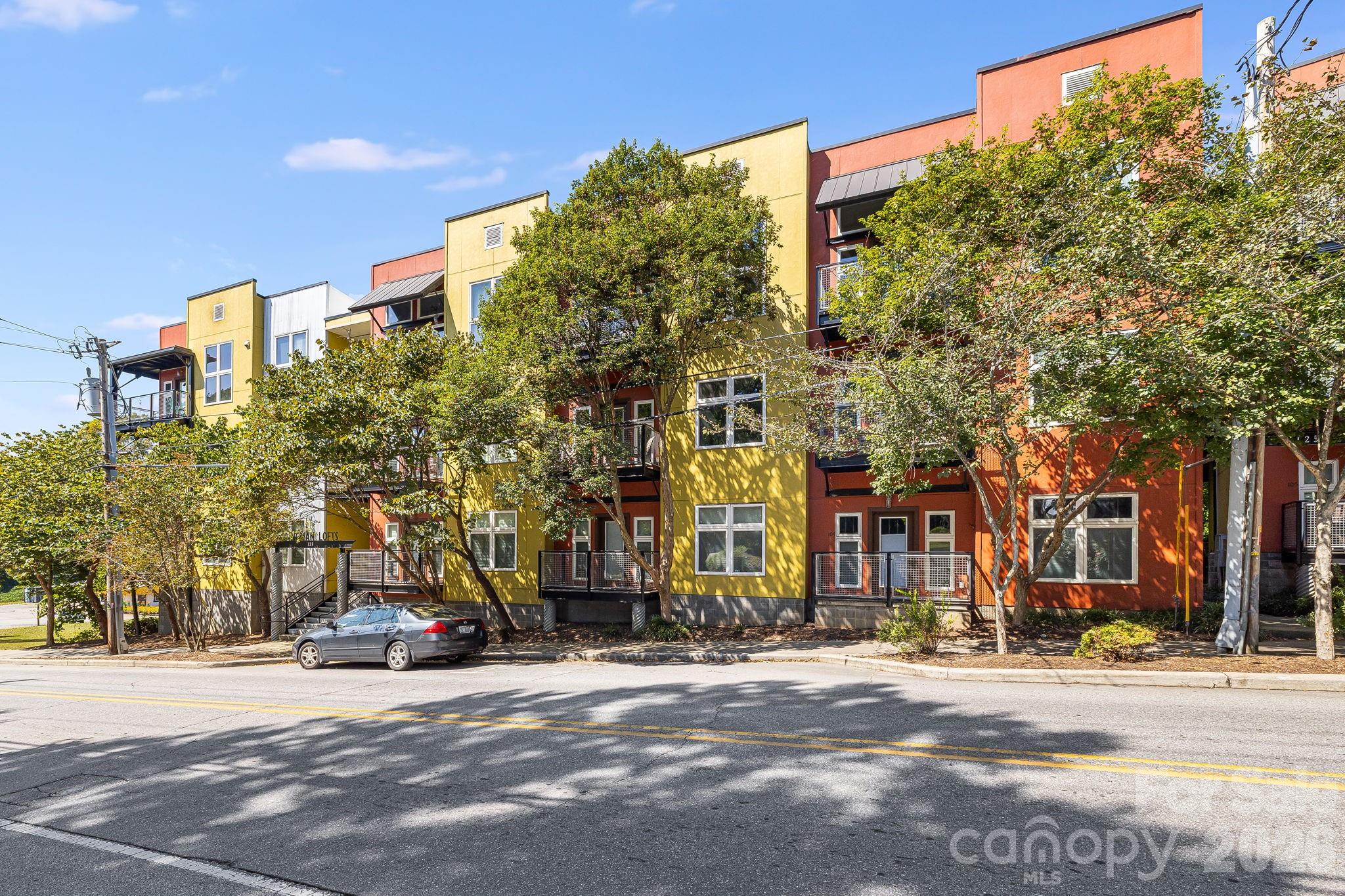 125 Clingman Avenue 203