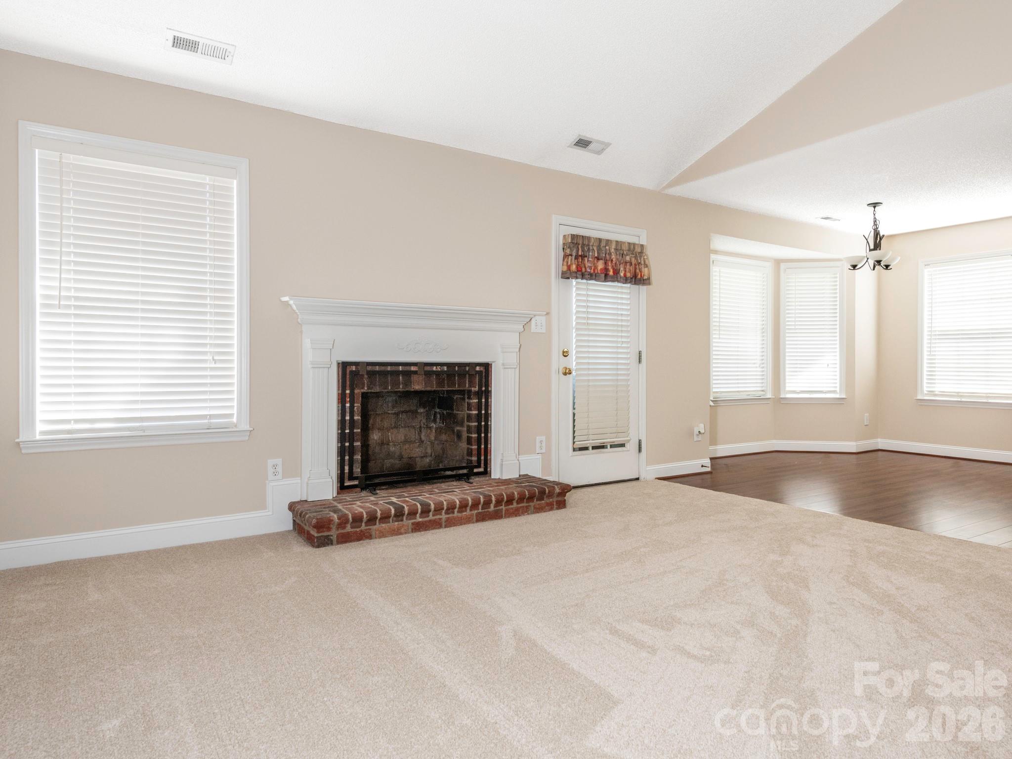 8415 Quail Hollow Drive Property Photo 4