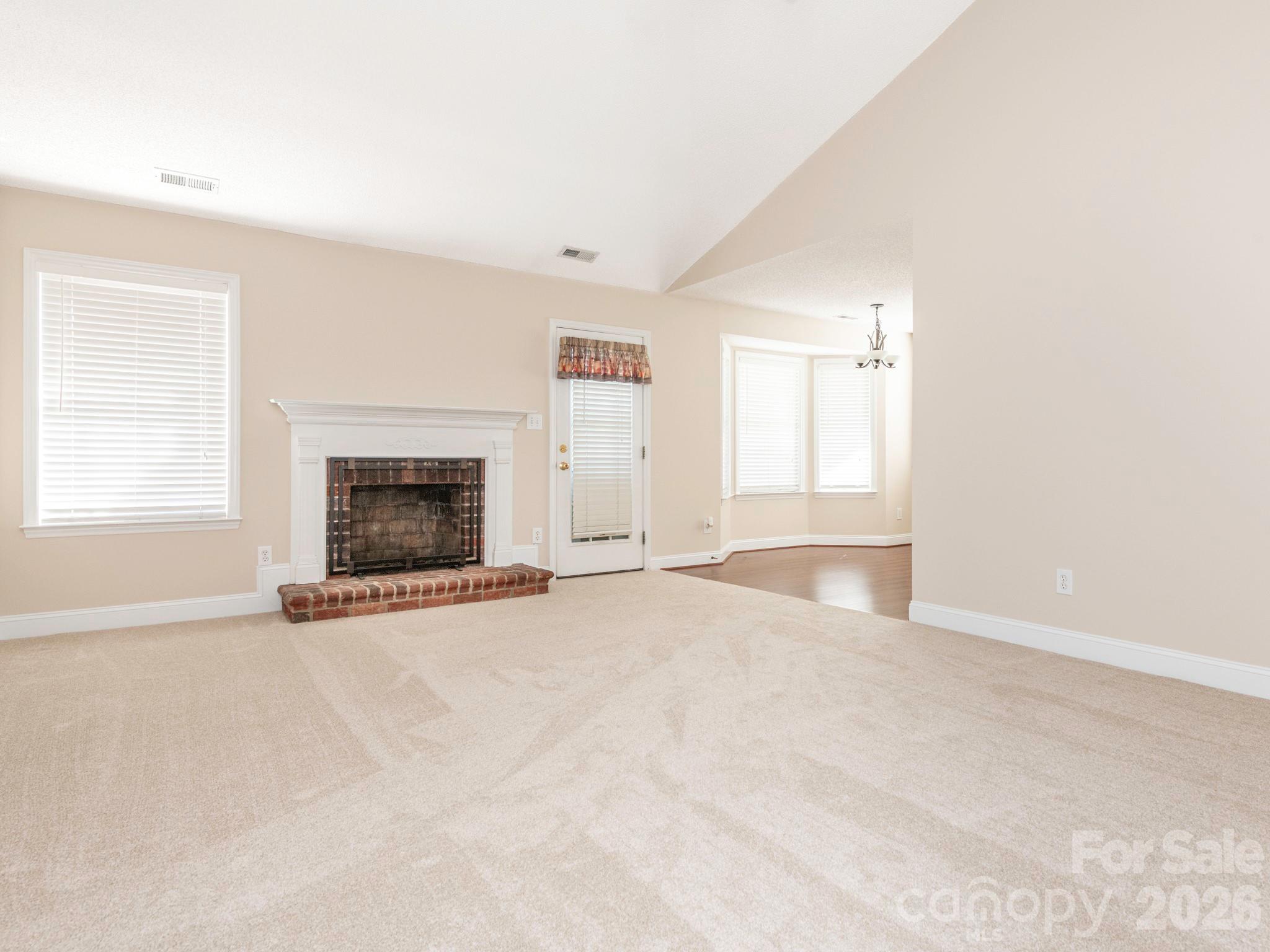 8415 Quail Hollow Drive Property Photo 5