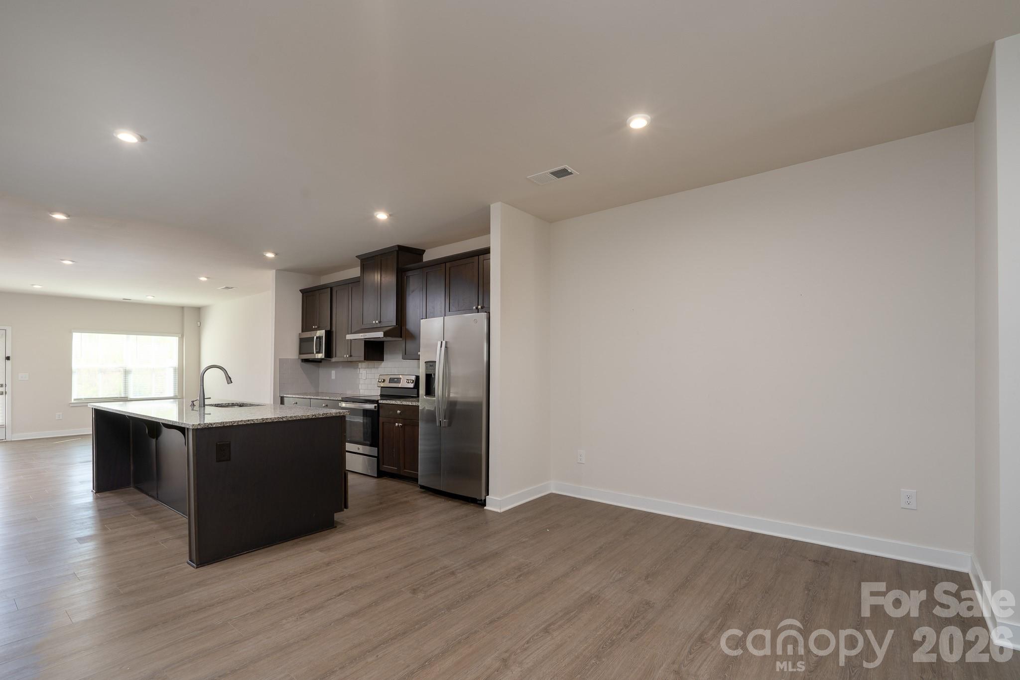 712 Hazel Way Property Photo 6