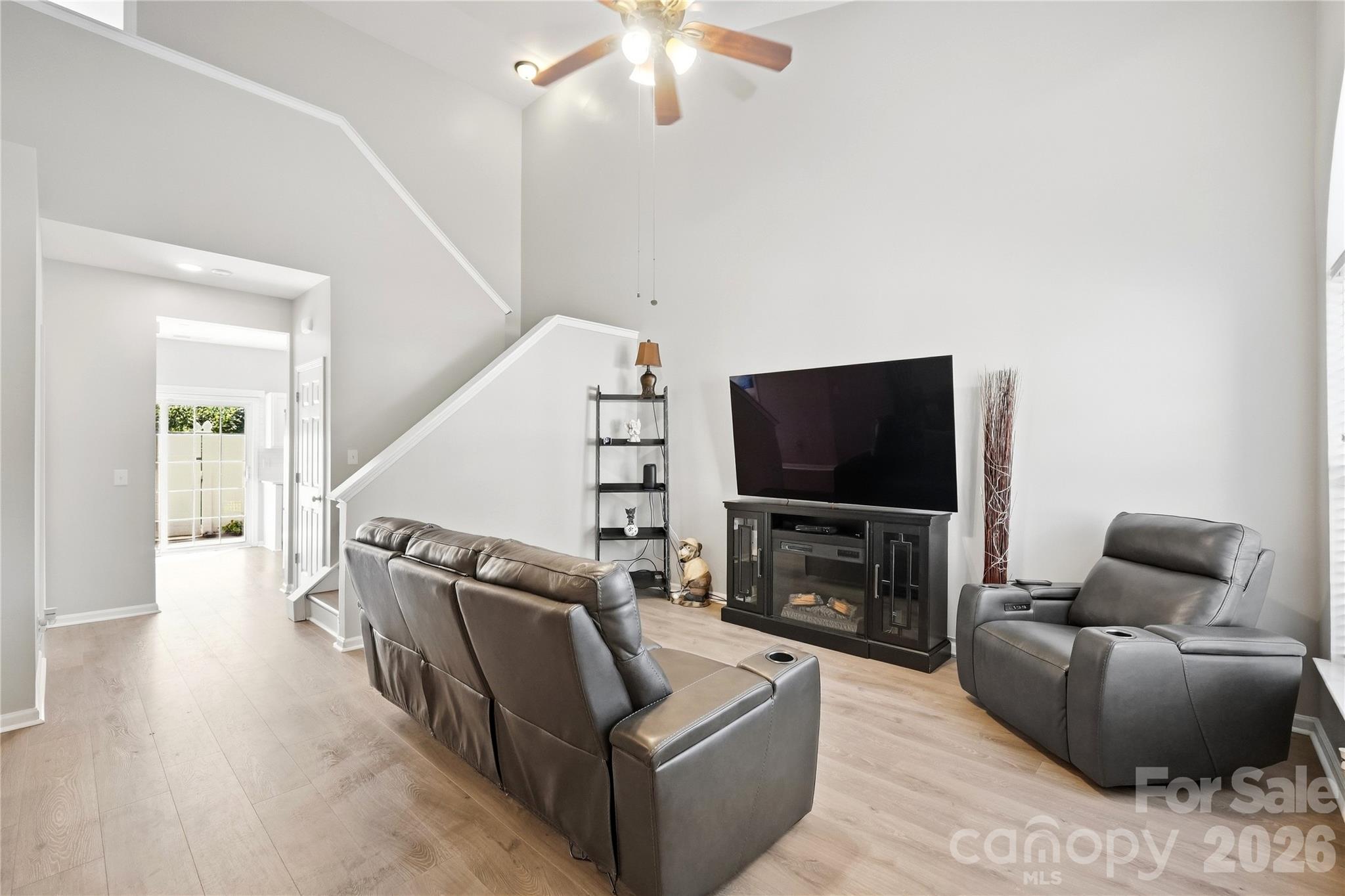 2718 Mill Valley Court Property Photo 4