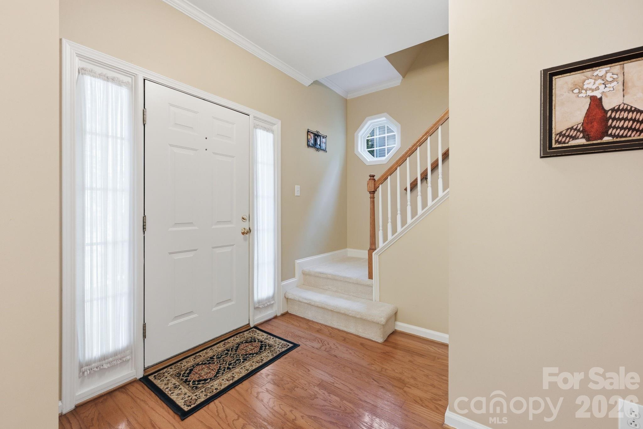 10018 Glencrest Drive Property Photo 3